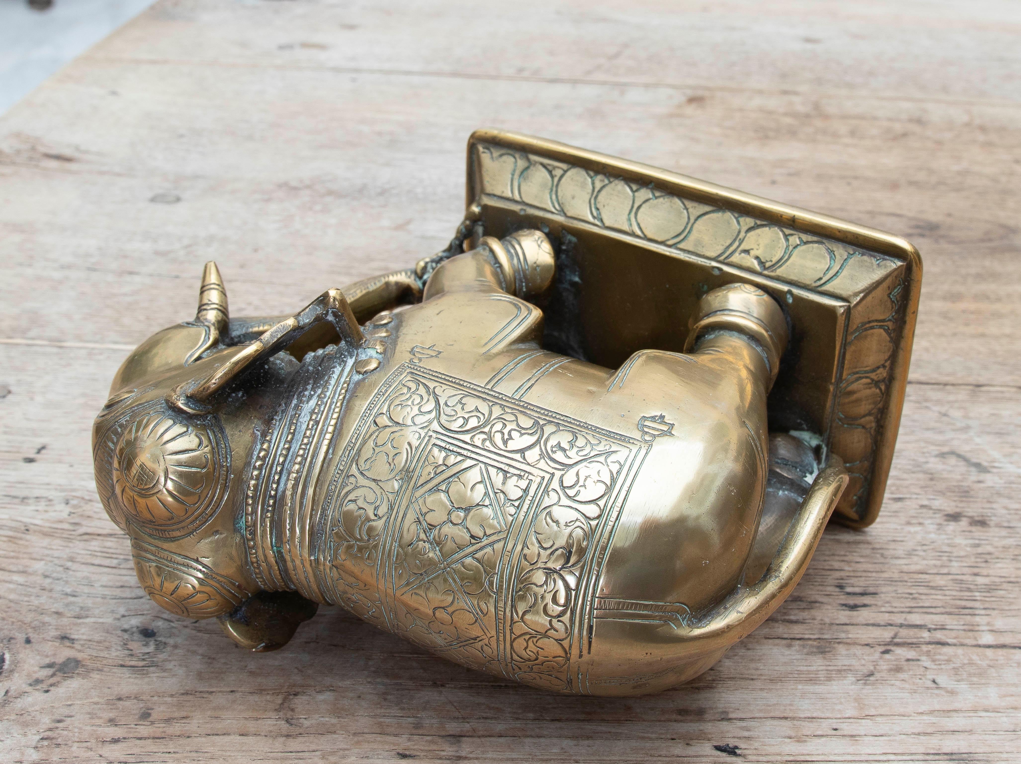 Éléphant du 19e siècle sculpté à la main avec décorations en vente 7