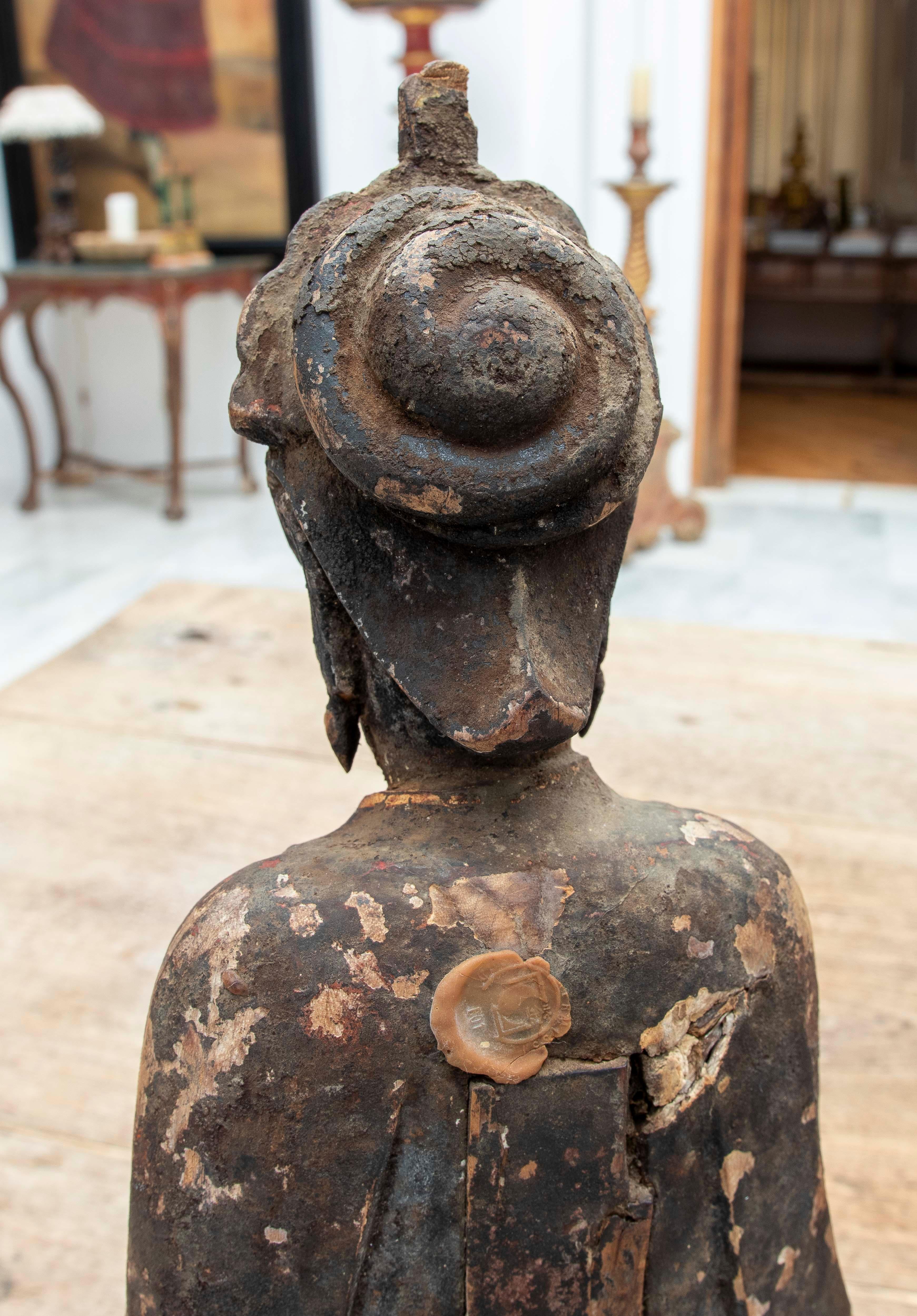 Bouddha assis oriental du 19ème siècle sculpté à la main en bois avec du fond creux en vente 5