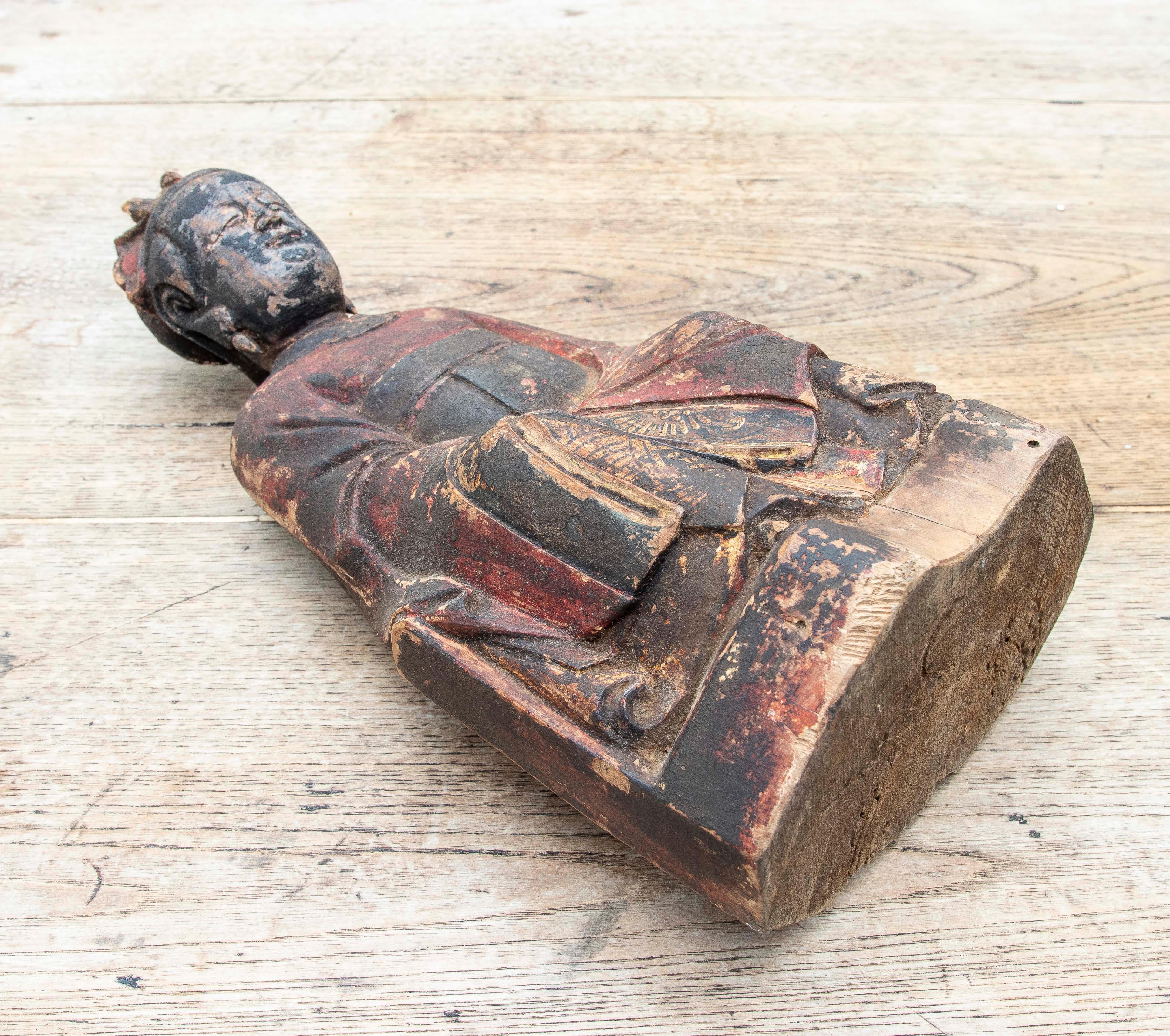 Bouddha assis oriental du 19ème siècle sculpté à la main en bois avec du fond creux en vente 6
