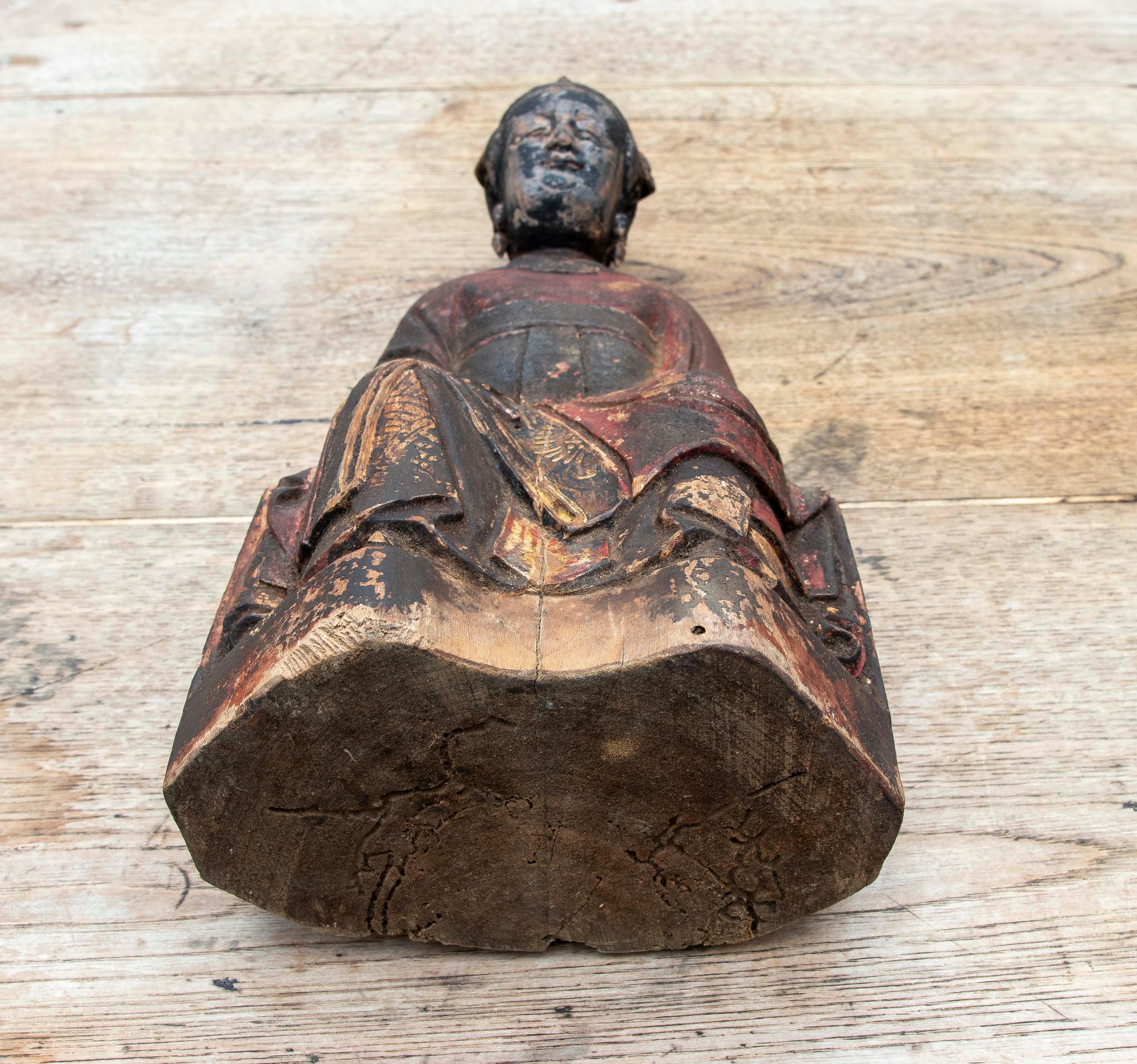 Bouddha assis oriental du 19ème siècle sculpté à la main en bois avec du fond creux en vente 7