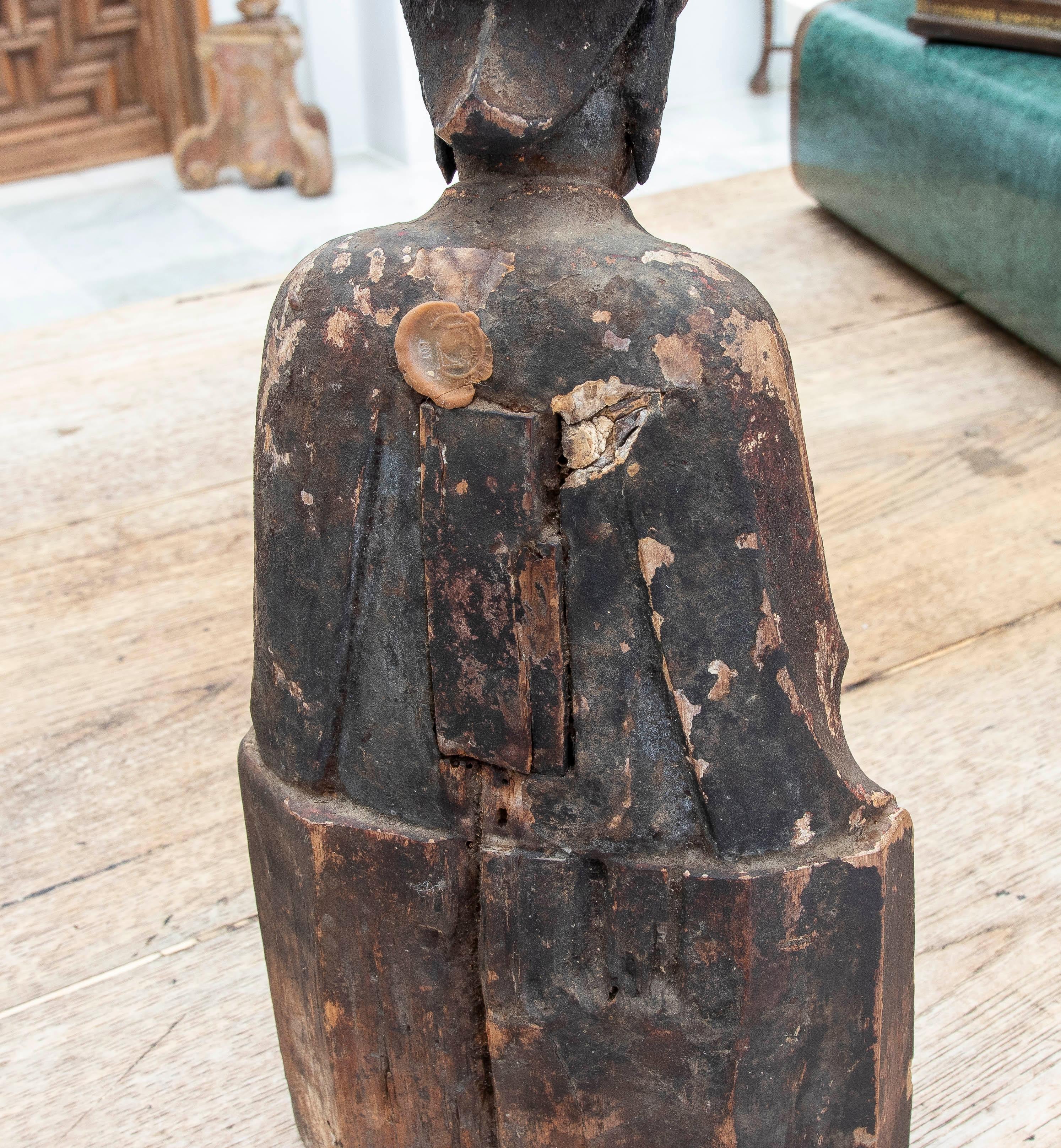 Bouddha assis oriental du 19ème siècle sculpté à la main en bois avec du fond creux en vente 10