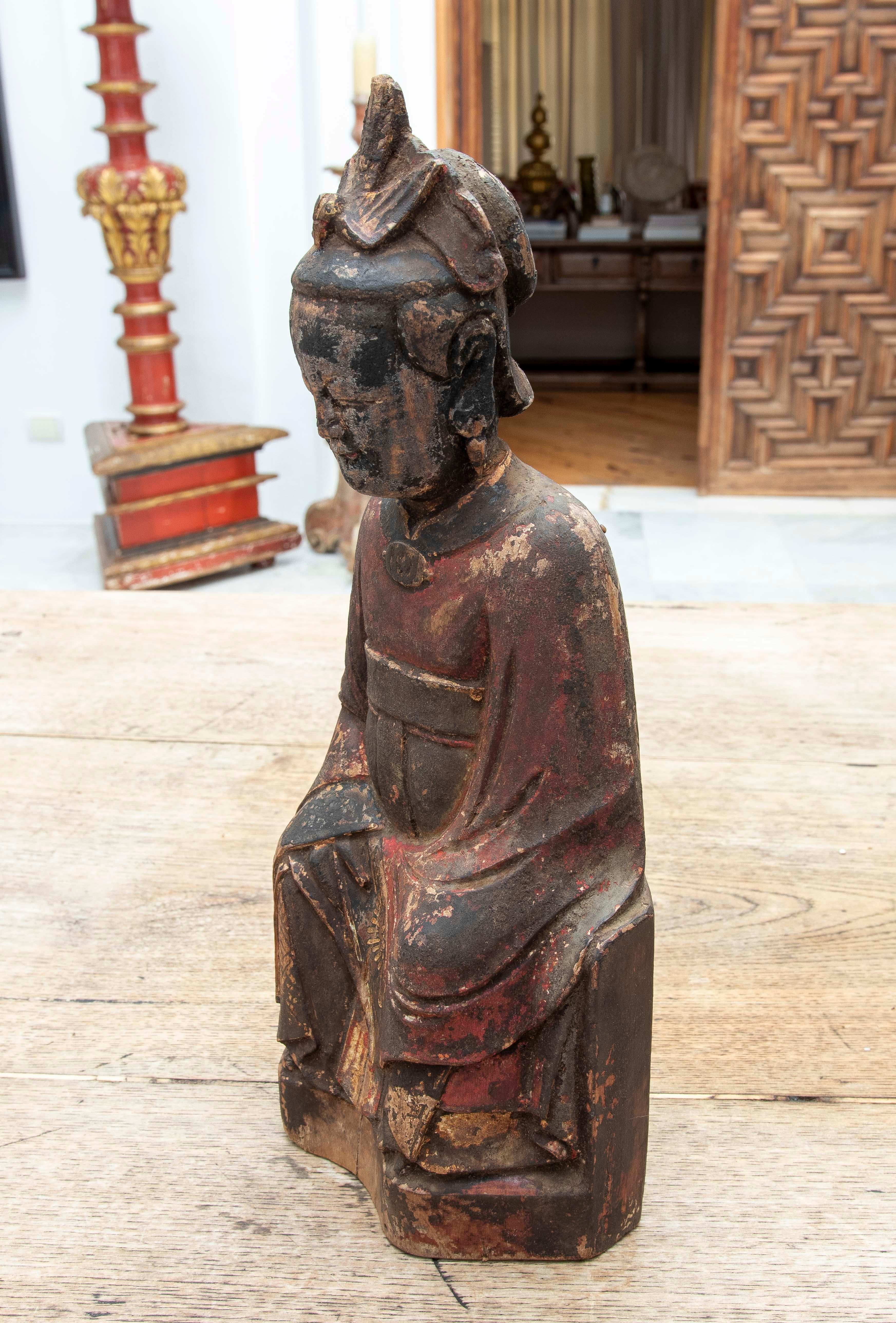 Chinois Bouddha assis oriental du 19ème siècle sculpté à la main en bois avec du fond creux en vente