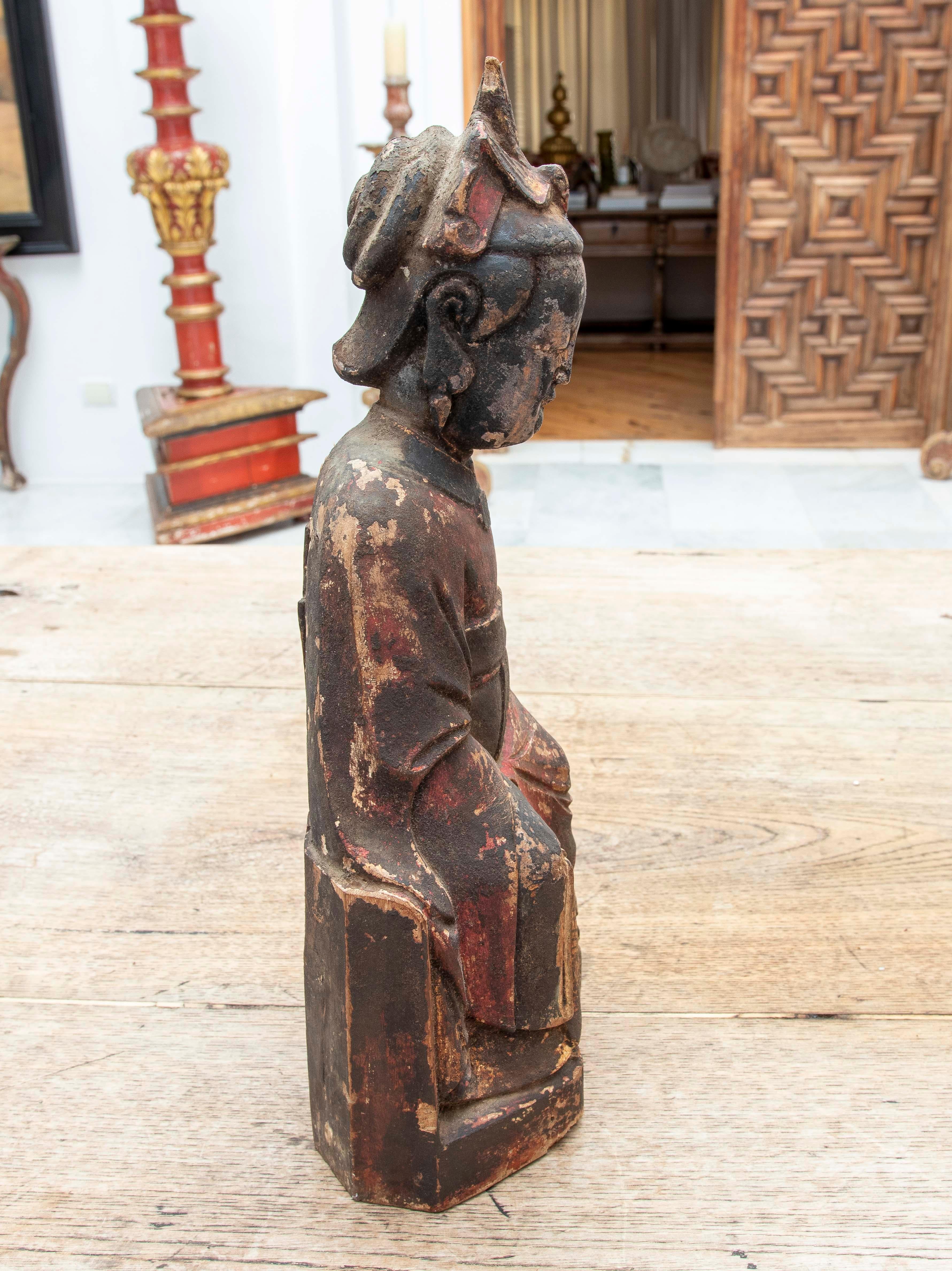 Bois Bouddha assis oriental du 19ème siècle sculpté à la main en bois avec du fond creux en vente