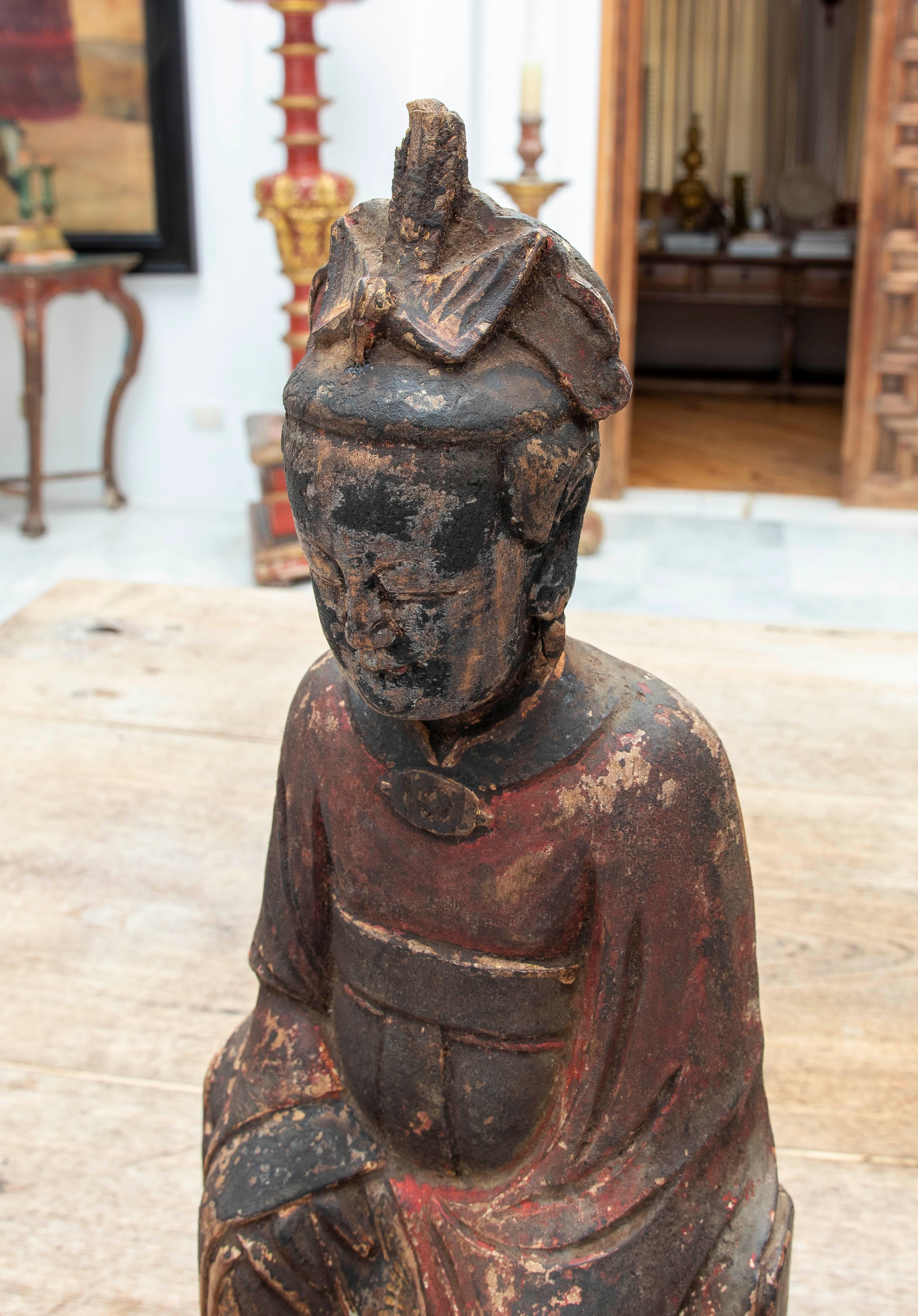 Bouddha assis oriental du 19ème siècle sculpté à la main en bois avec du fond creux en vente 2