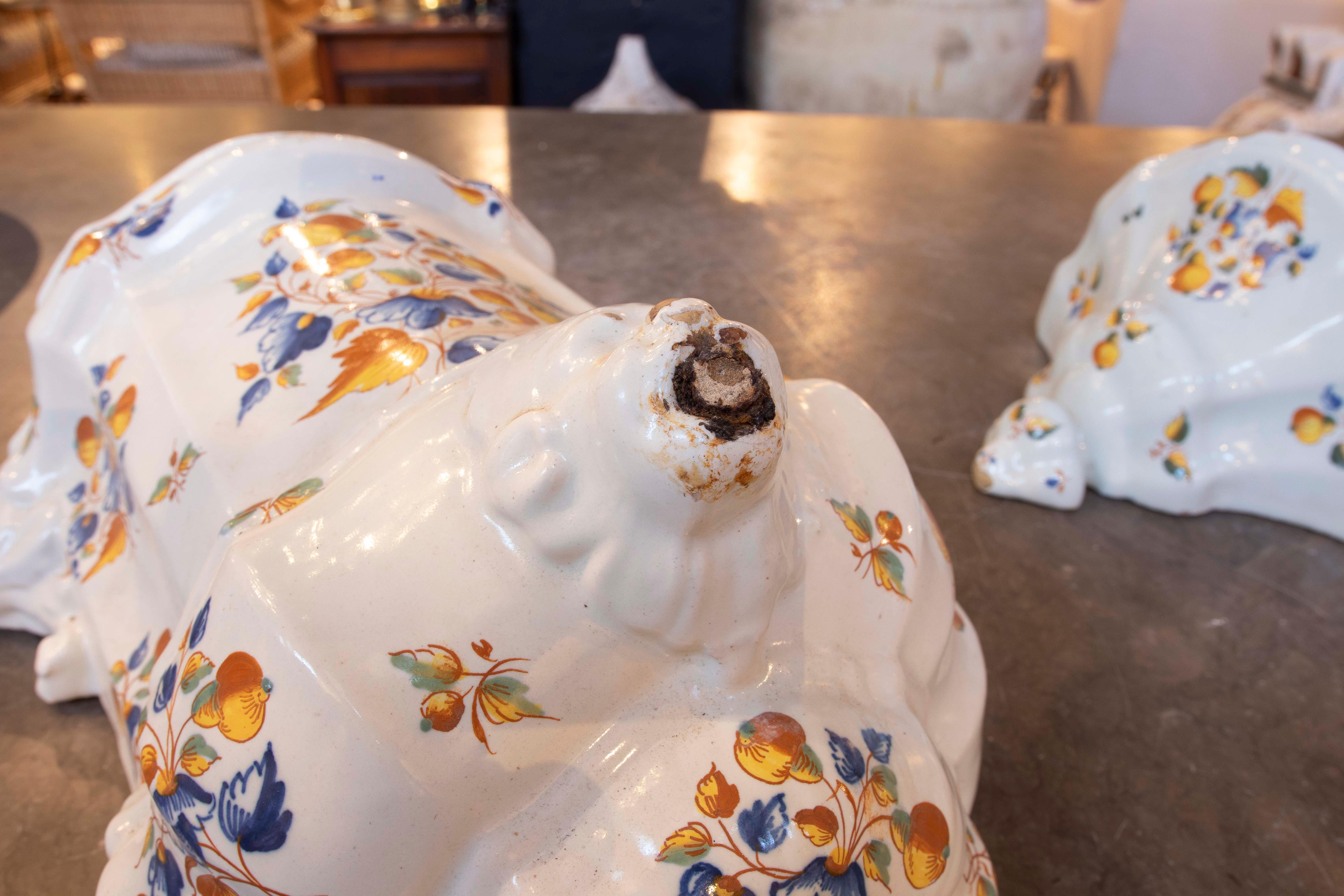 Céramique émaillée peinte à la main du 19e siècle provenant d'Alcora, Valence. en vente 6
