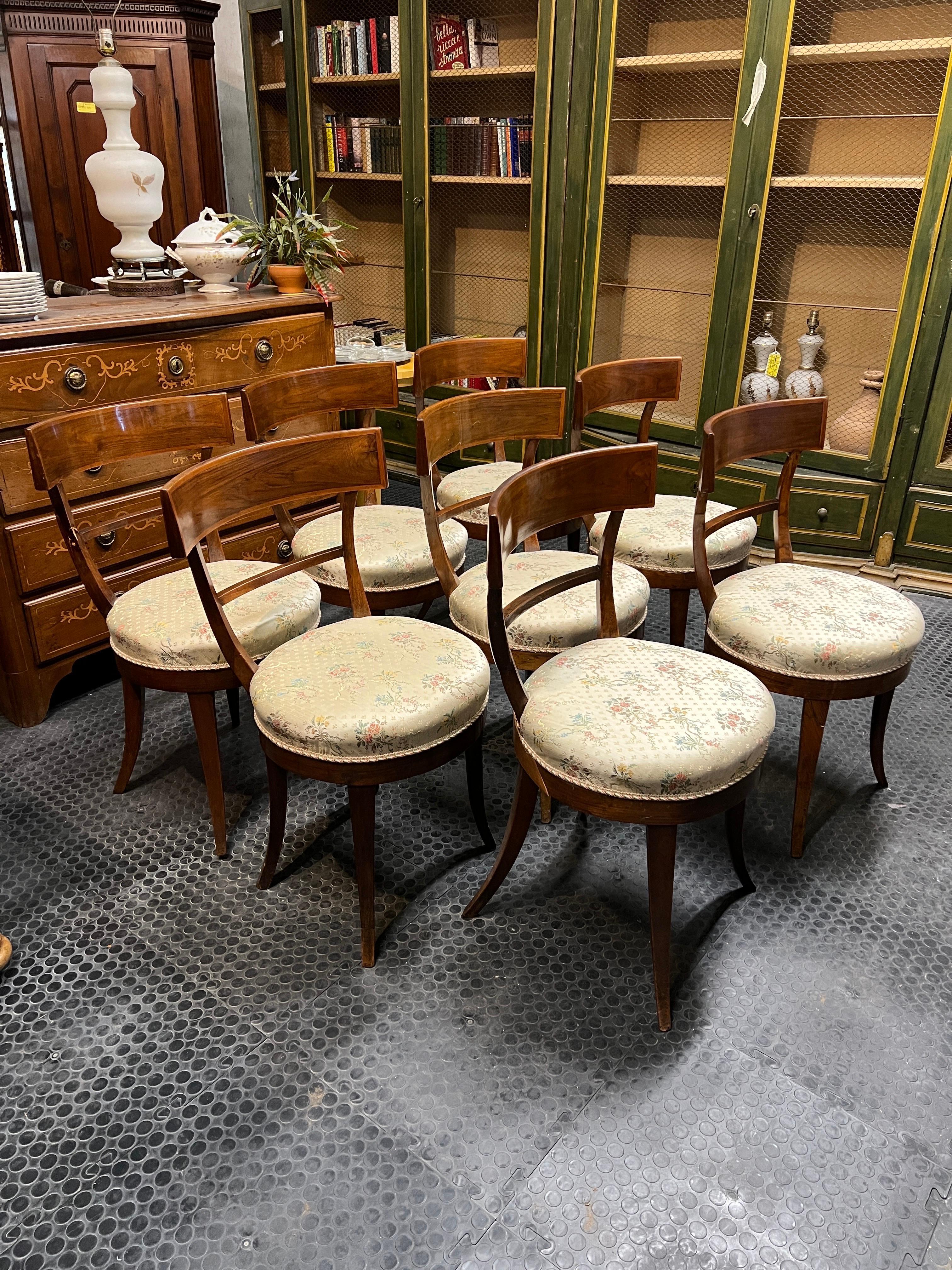 Group of Eight Italian walnut chairs, inlaid with fruit wood, Campania region , likely from the city of Naples.
Circular shape with an arched back that makes back support comfortable and enveloping. Solid as a structure and have an elegant and very