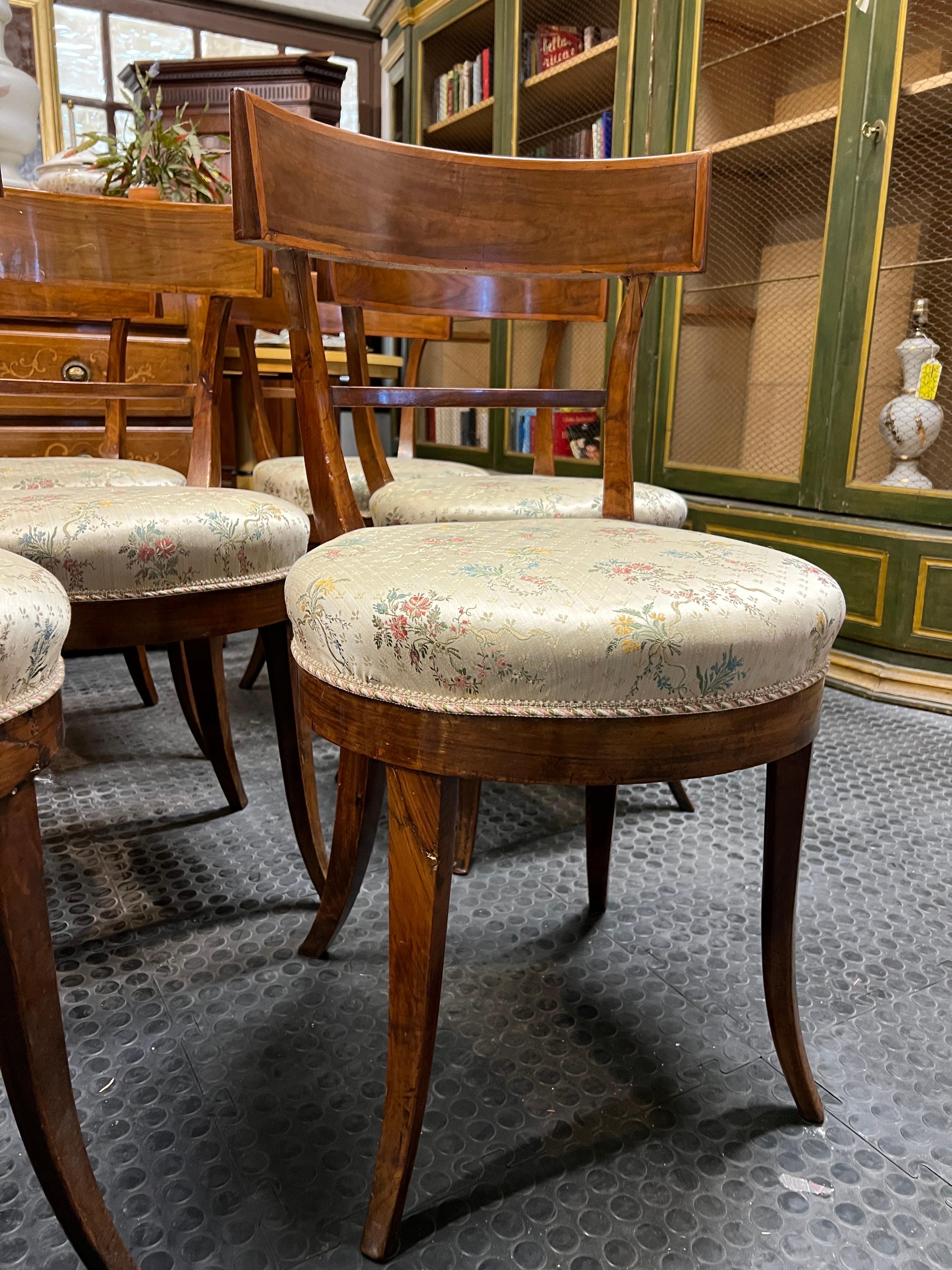19th Italian Empire Walnut 8 Chairs 1800 In Good Condition In Roma, RM