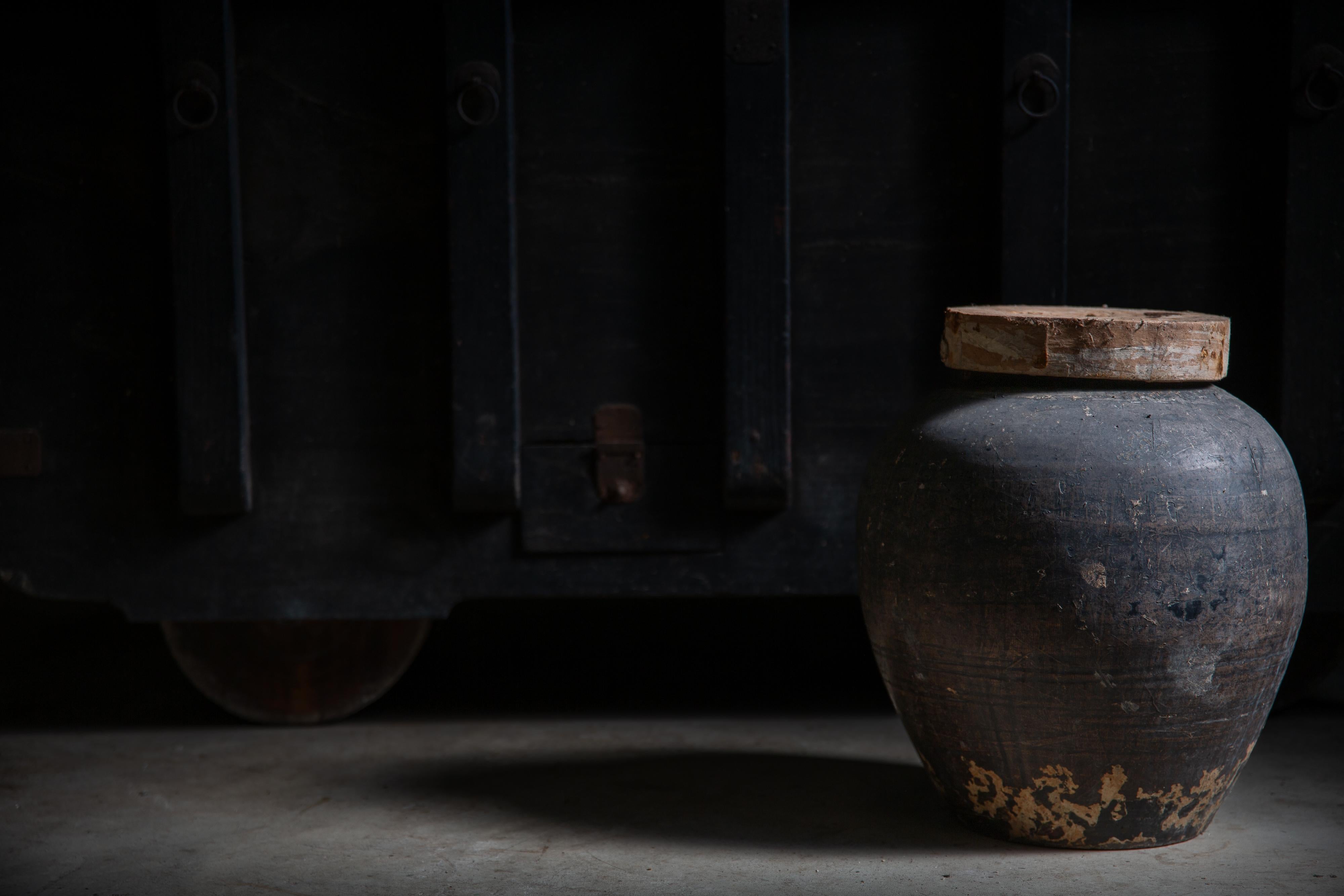Ceramica Antico Tsubo giapponese del 19° secolo, vaso in ceramica rivestito di carta con coperchio, vaso da tè wabi sabi in vendita