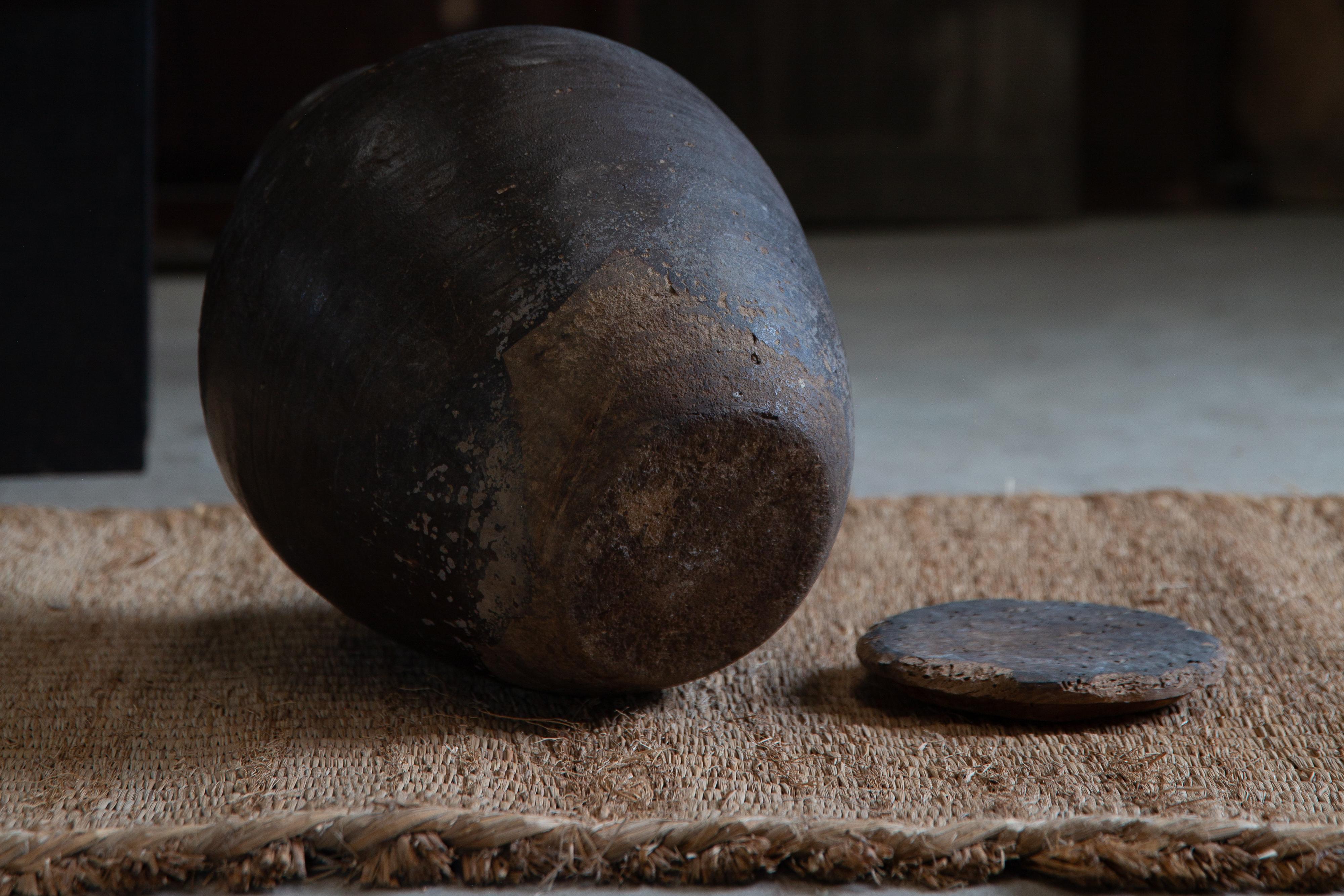 Antico Tsubo giapponese del 19° secolo, vaso in ceramica rivestito di carta, vaso wabi sabi, coperchio in legno in vendita 3
