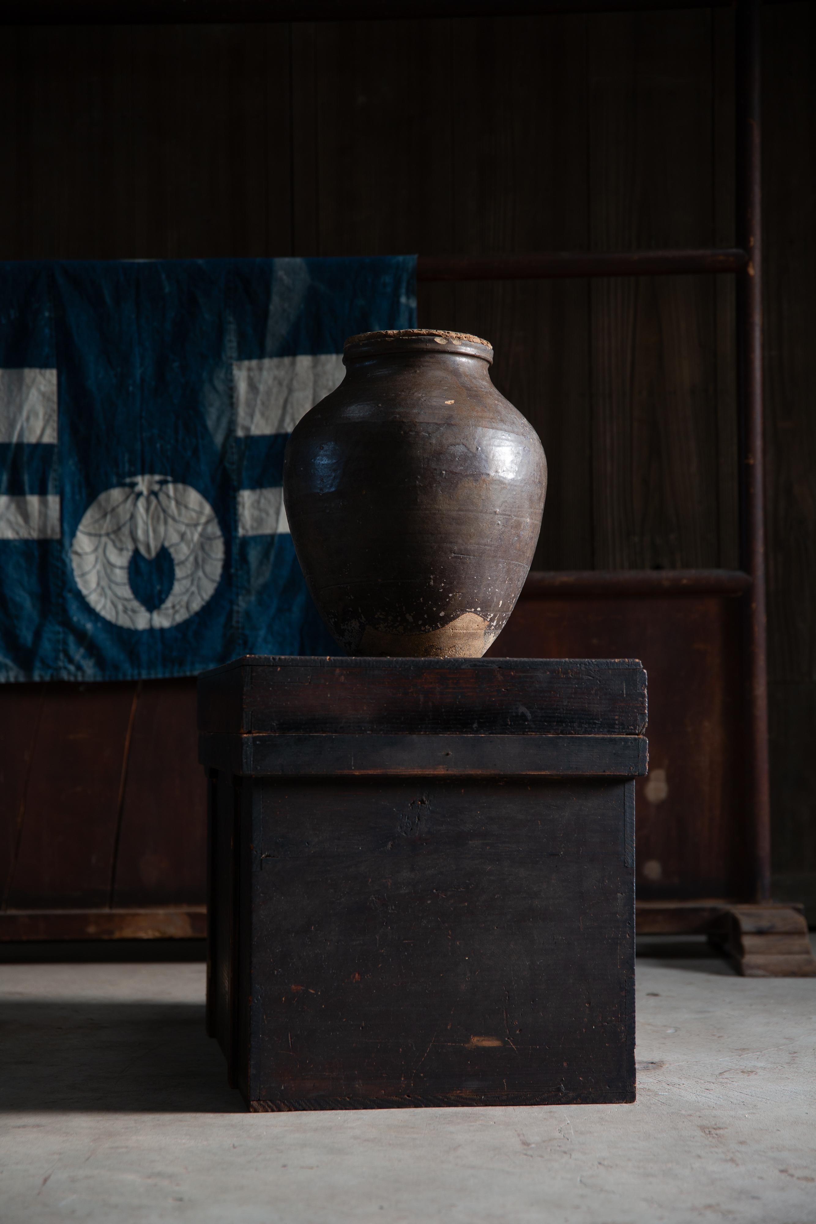 Edo Antico Tsubo giapponese del 19° secolo, vaso in ceramica rivestito di carta, vaso wabi sabi, coperchio in legno in vendita