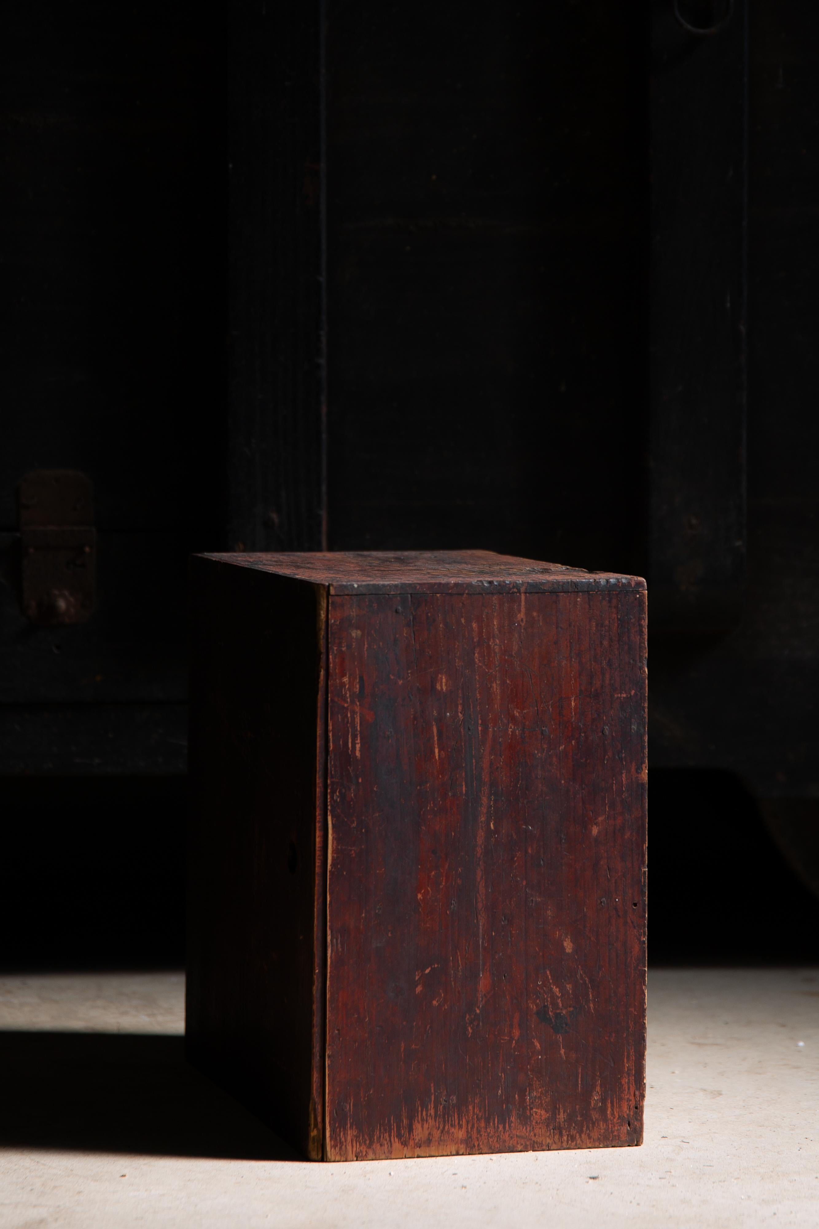 19° cassettone giapponese antico urushi piccolo tansu wabi sabi mingei in vendita 5