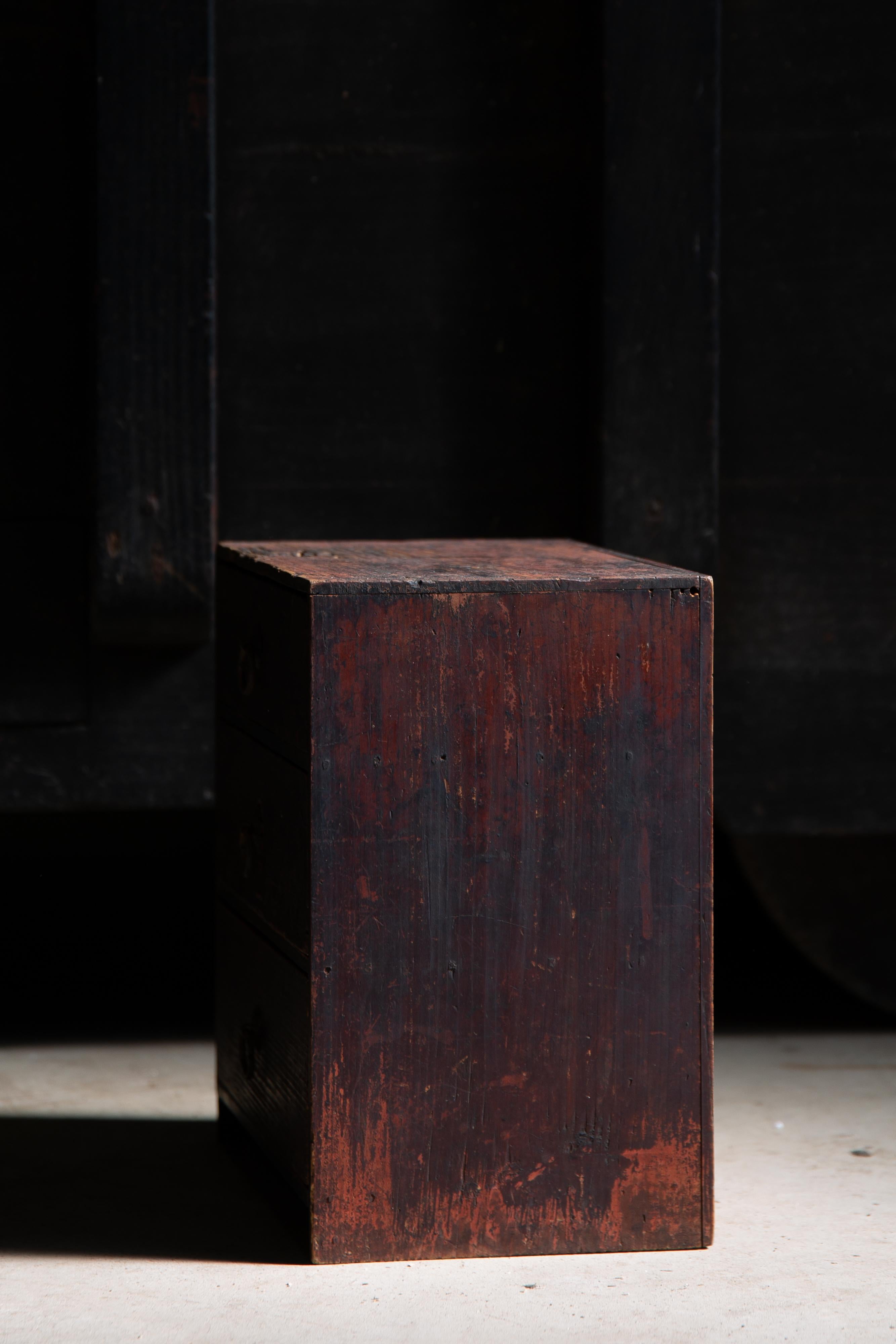 19° cassettone giapponese antico urushi piccolo tansu wabi sabi mingei in vendita 6