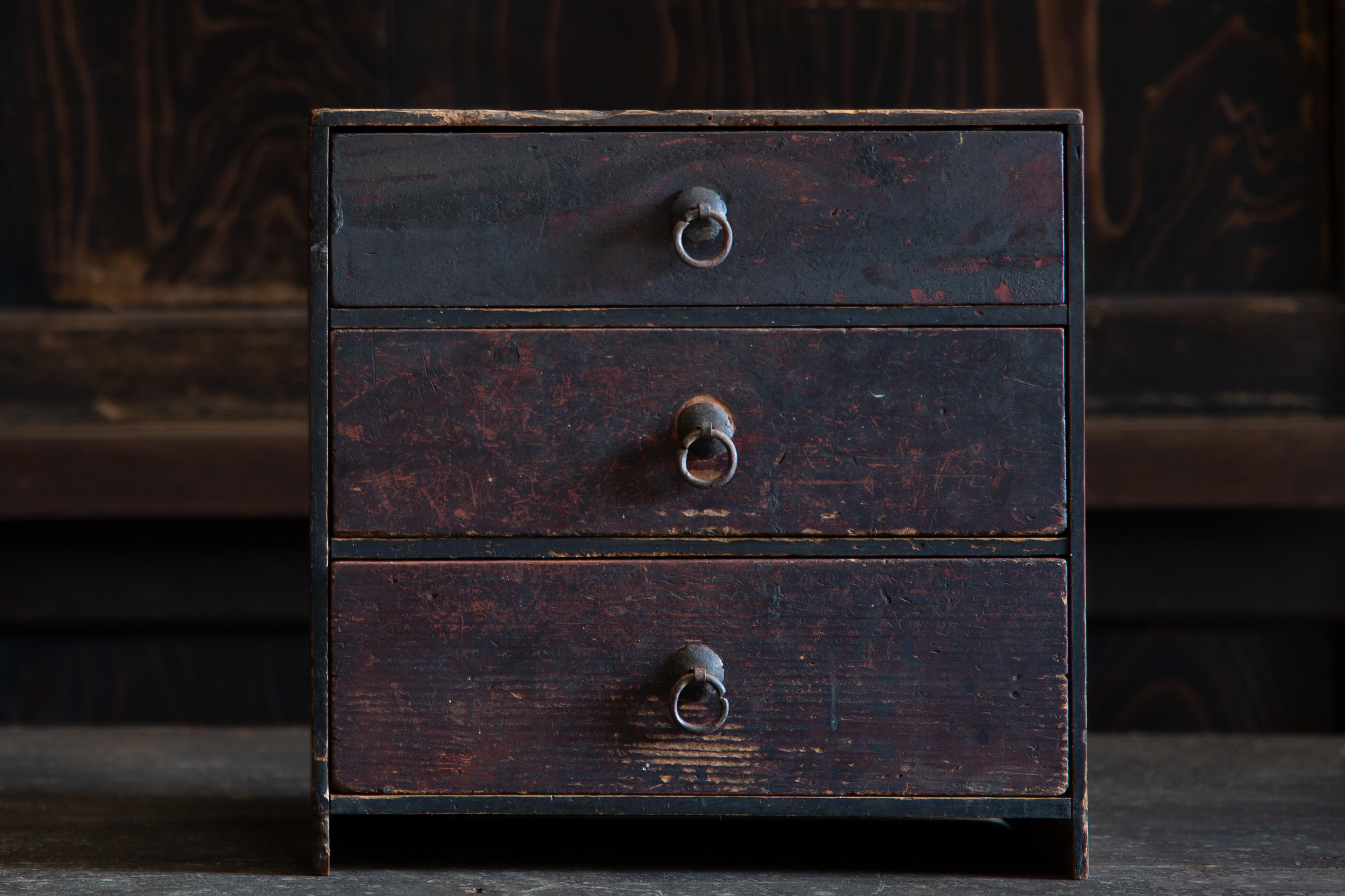 Edo 19° cassettone giapponese antico urushi piccolo tansu wabi sabi mingei in vendita