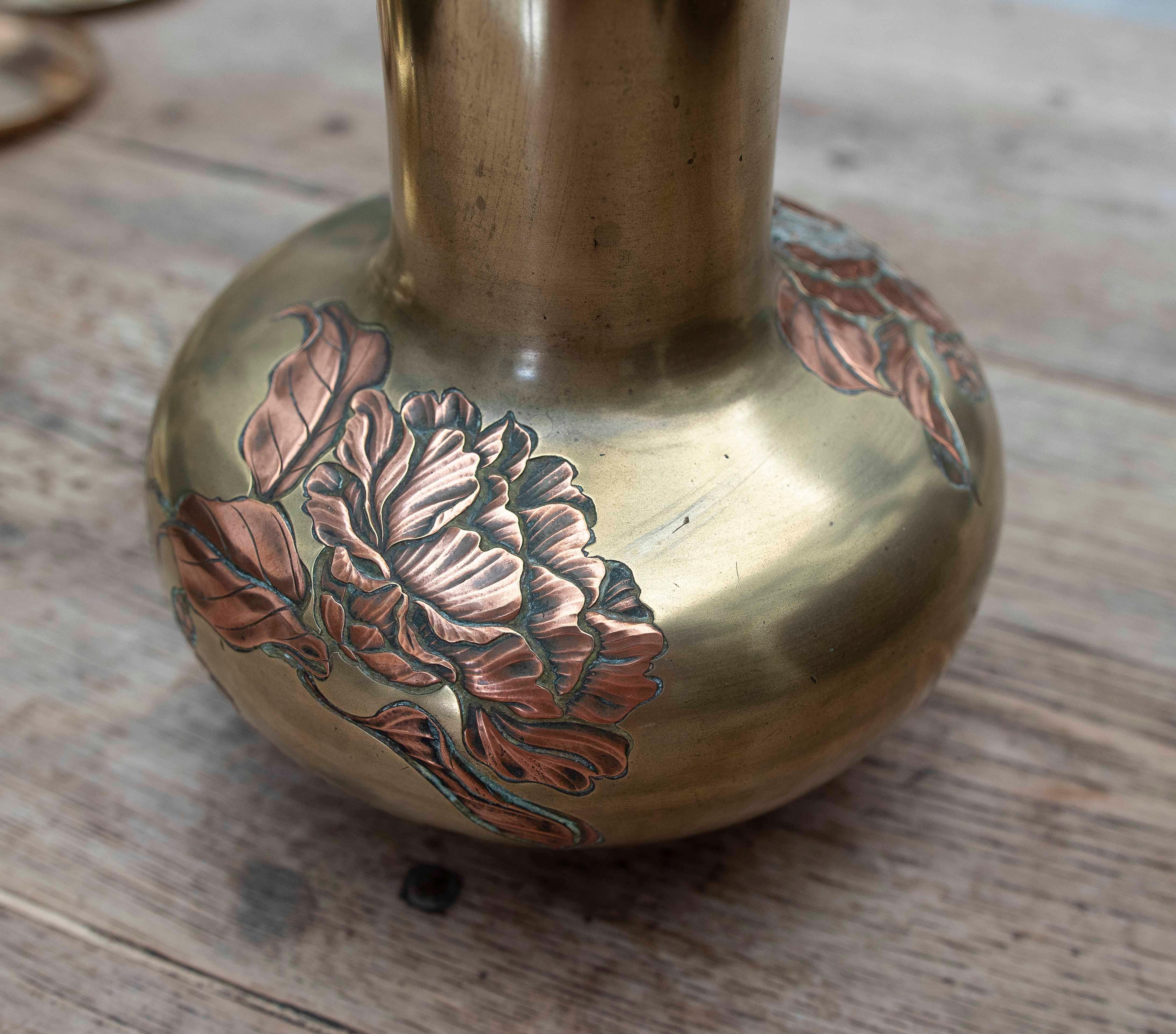 19th Japanese Bronze Vase with a Floral Design. Meiji Period. For Sale 10