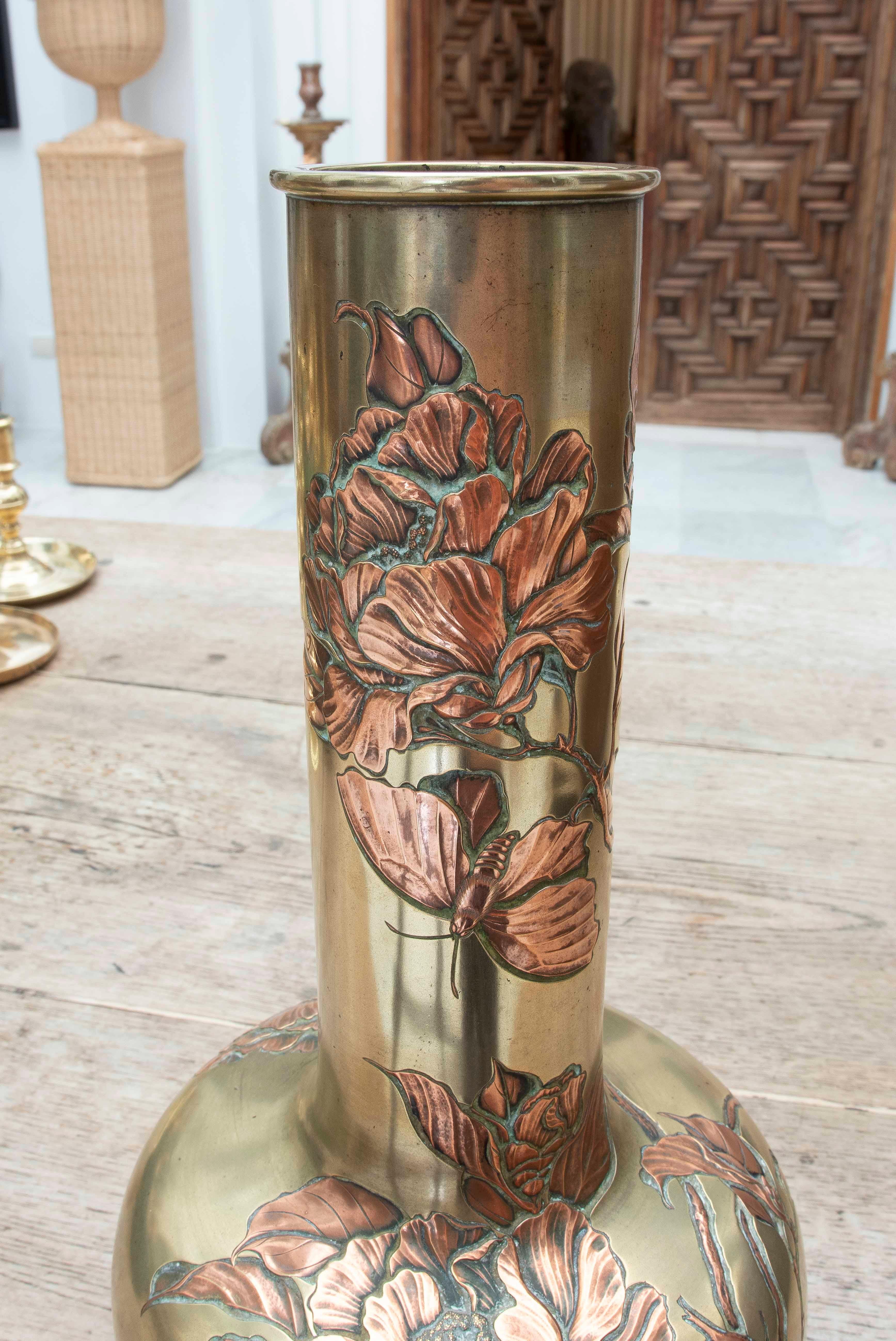 19th Japanese Bronze Vase with a Floral Design. Meiji Period. For Sale 4