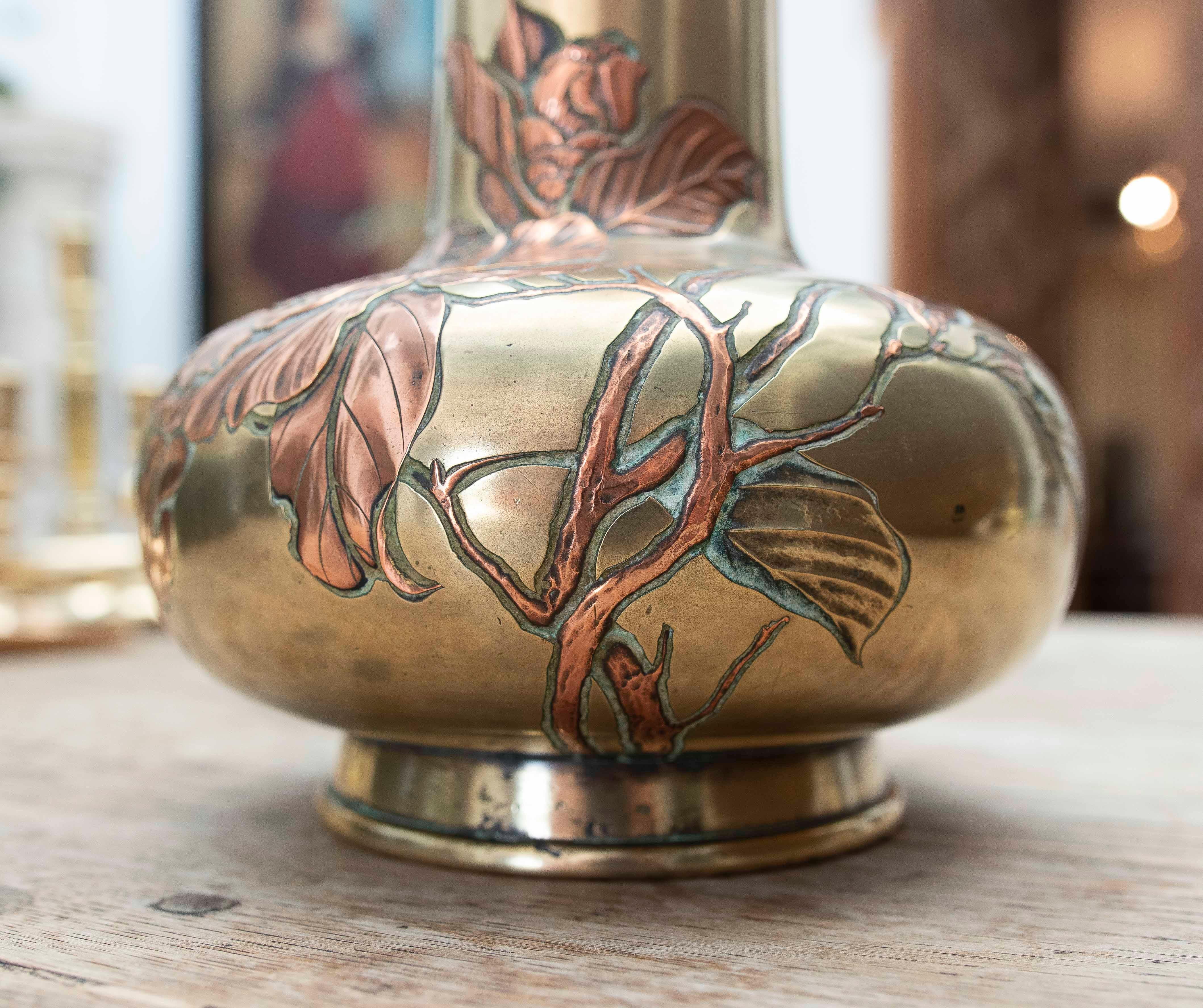 19th Japanese Bronze Vase with a Floral Design. Meiji Period. For Sale 5