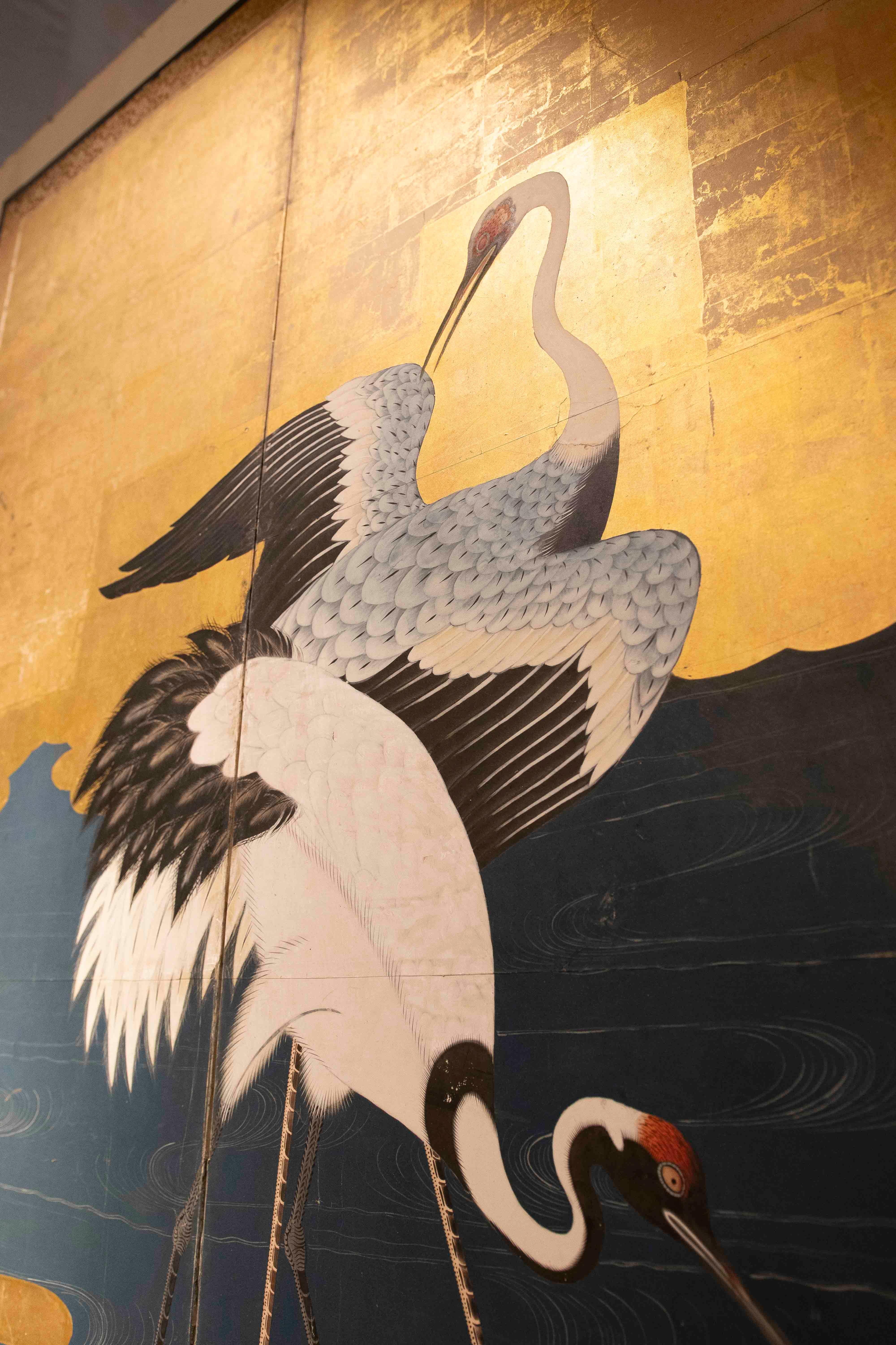 19th Japanese Screen with Cranes and Pine on a Golden Background For Sale 4