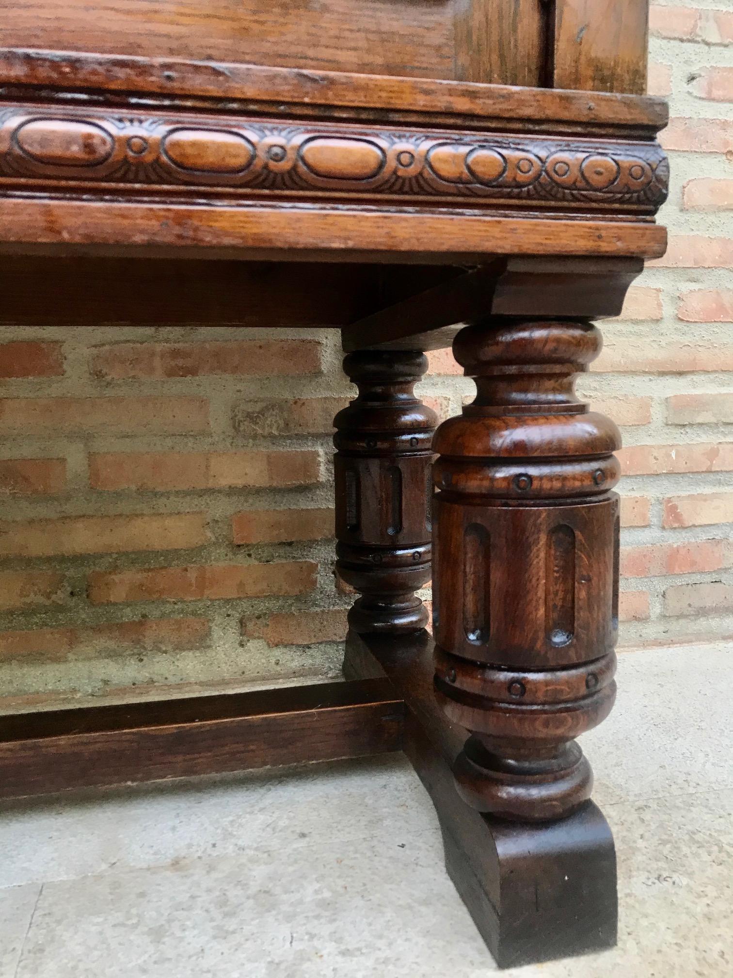 Grande buffet catalano spagnolo con due ante, tre cassetti e specchio a cresta in vendita 5