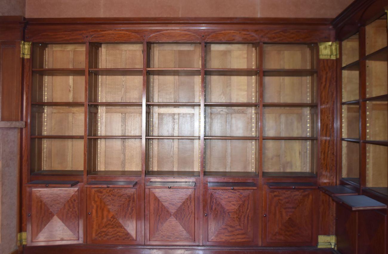 Stile impero Libreria in mogano stile Impero del 19° secolo proveniente da un castello francese in vendita