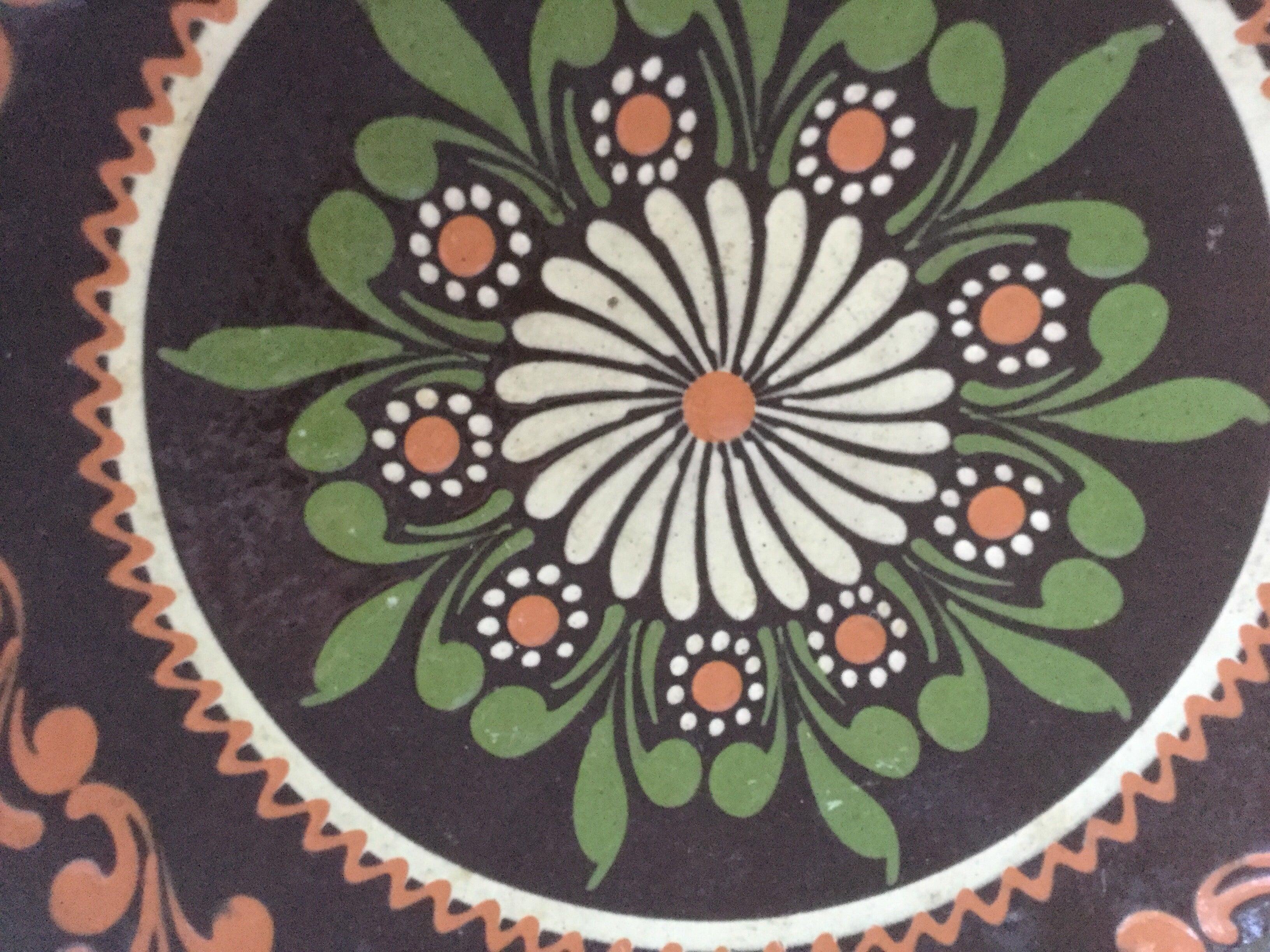 19. große französische Keramik Savoie Floral Platte (Rustikal) im Angebot