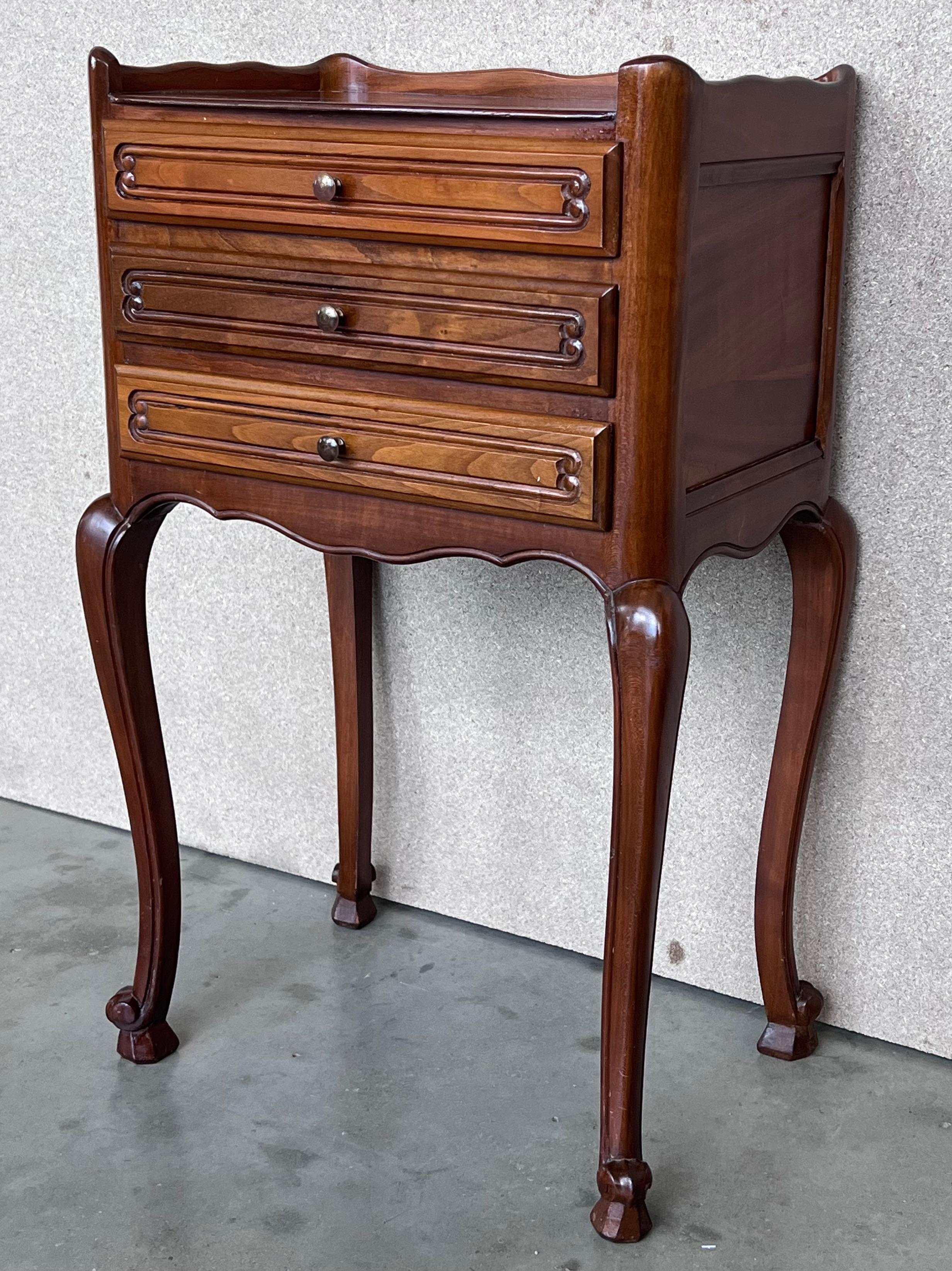 19th Louis XV Style French Darkness Oak Nightstands with Claw Finish Legs In Good Condition For Sale In Miami, FL
