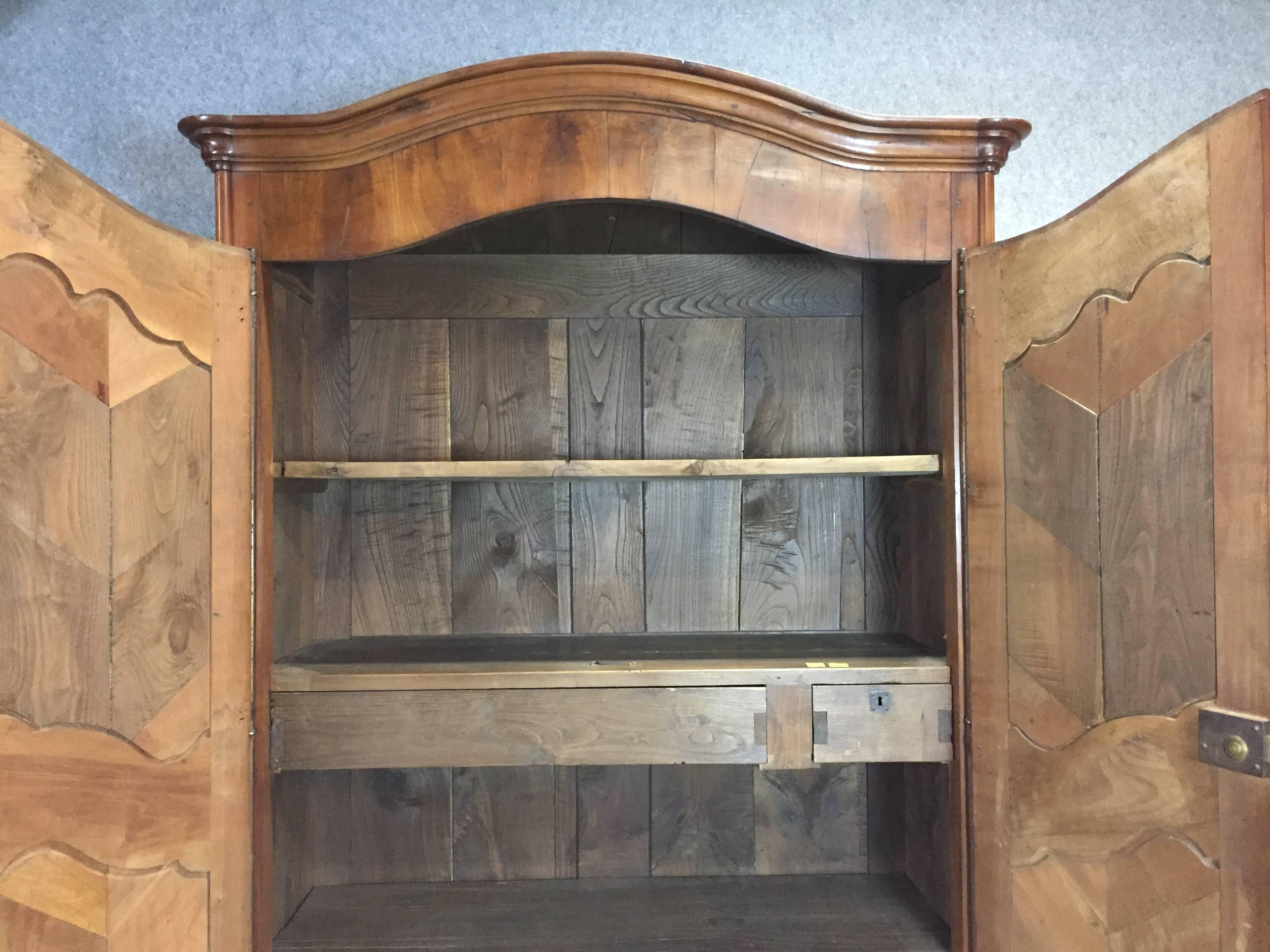19th Louis XV Style Fruit Wood Wardrobe In Good Condition For Sale In Lannebert, FR