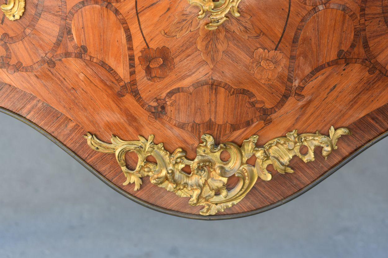 Kommode aus Rosenholz im Louis-XV-Stil des 19. Jahrhunderts, Mercier, Paris im Zustand „Gut“ im Angebot in Marseille, FR