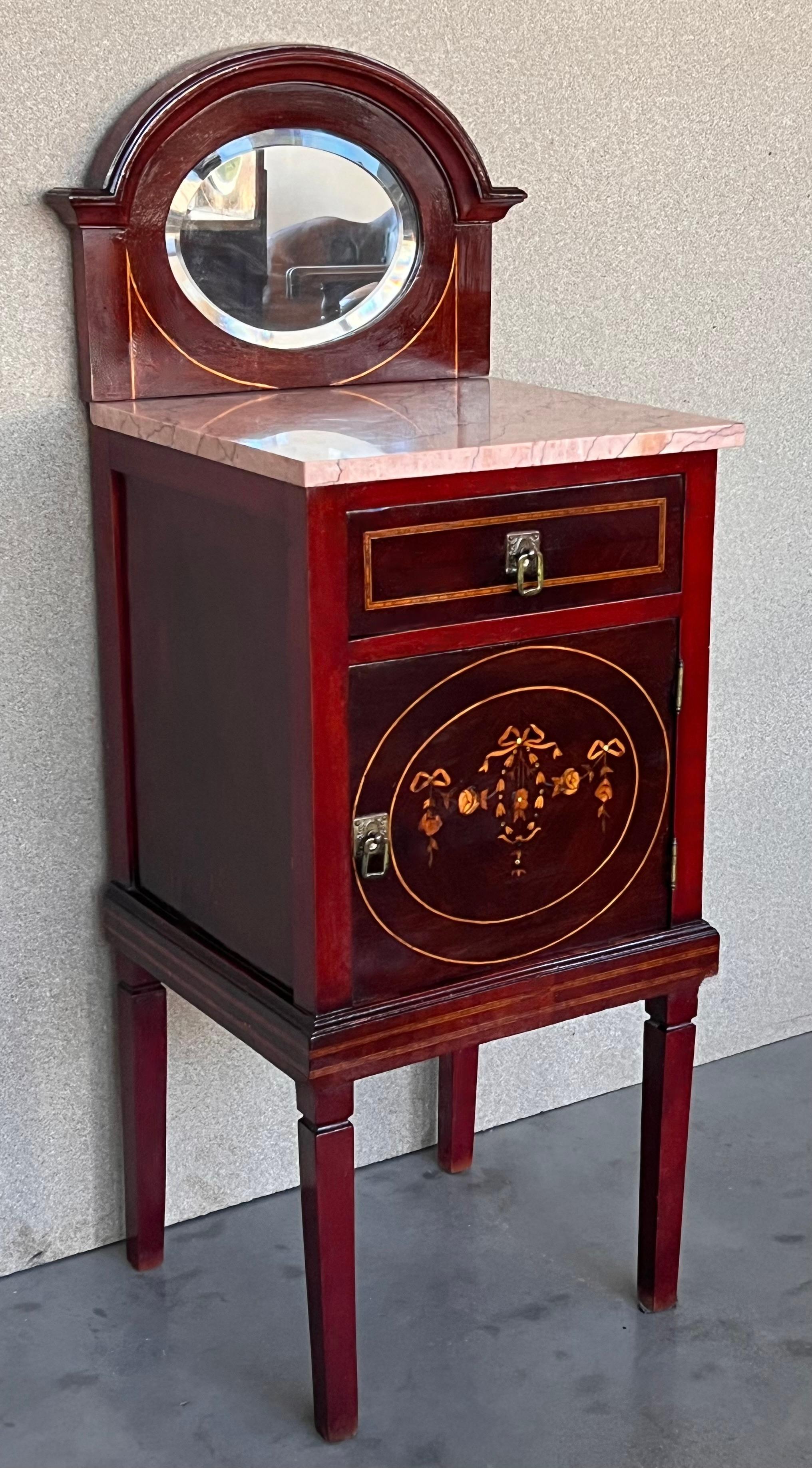 Louis XVI style pair of Marquetry nightstands with wood and mirror crest with shelveone drawer and one compartment.
Originals handles and garniture.
Completely restored.

Measures: Height to the top : 30.31in.