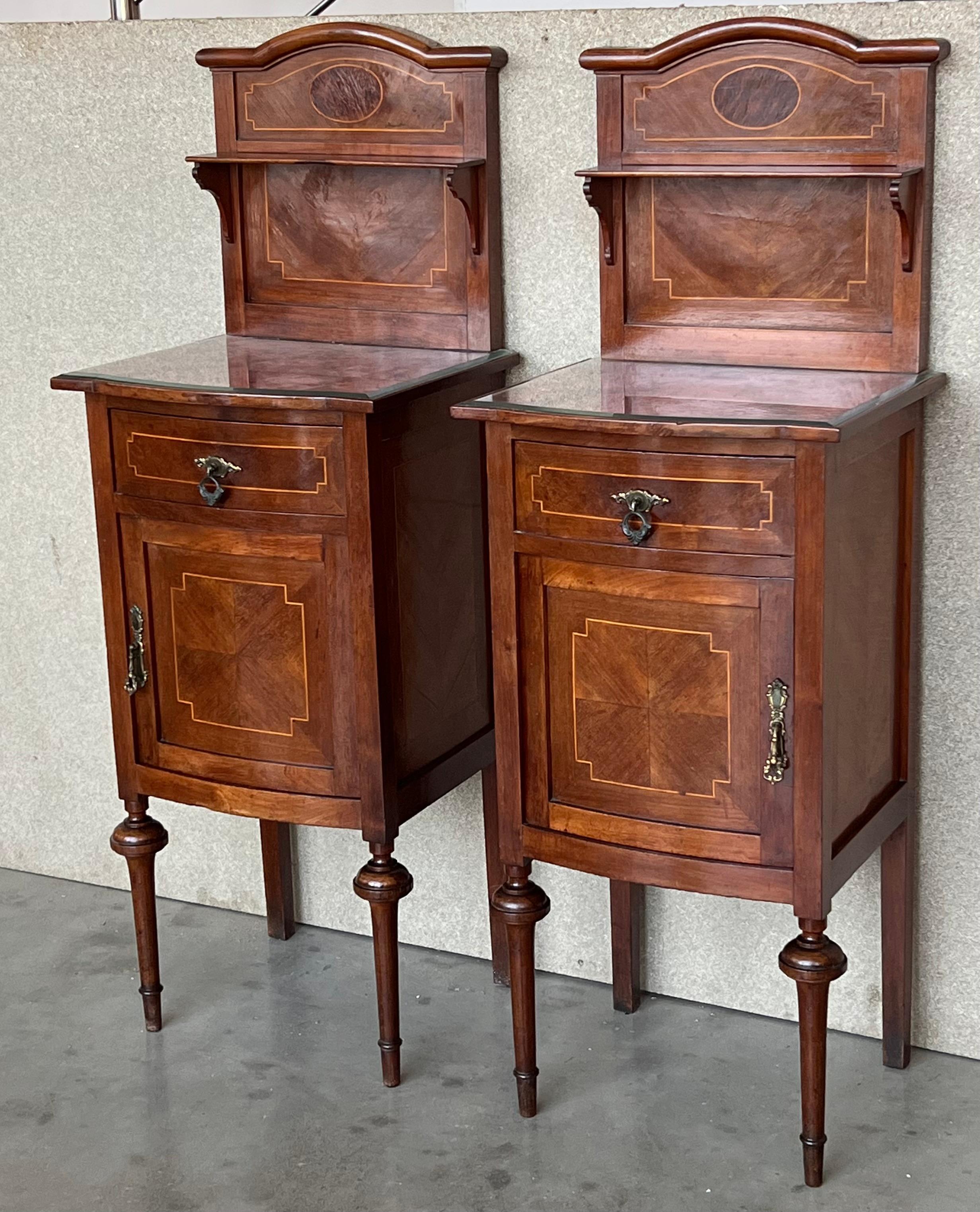Louis XVI style pair of Marquetry nightstands with wood crest with shelveone drawer and one compartment.
Originals handles and garniture.
Completely restored.

Total height : 48 in
Height to the tabletop: 32.67 in.