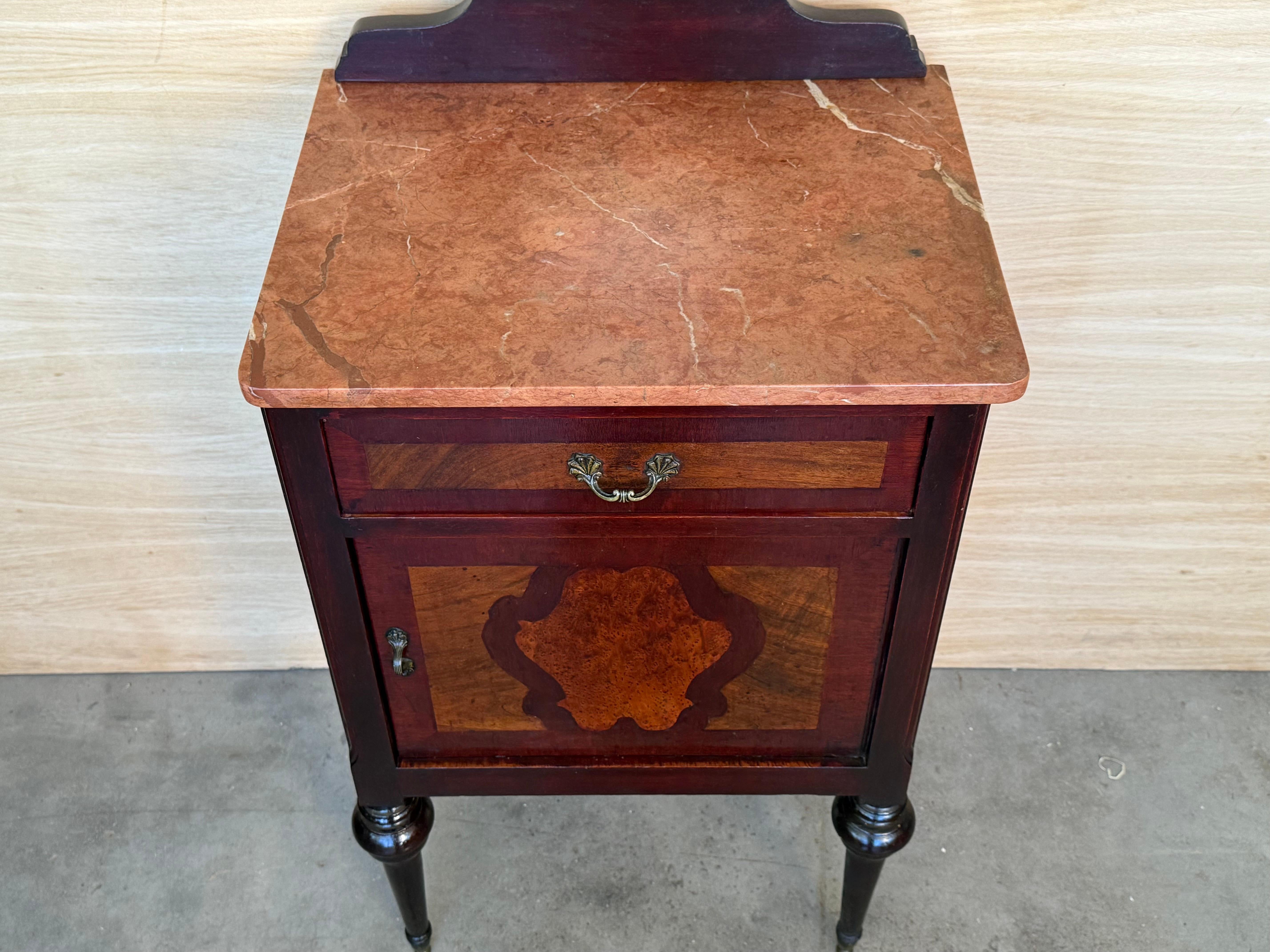 XIXe siècle 19th Louis XVI Style Pair of Marquetry Nightstands with Bronze & Mirror Crest en vente