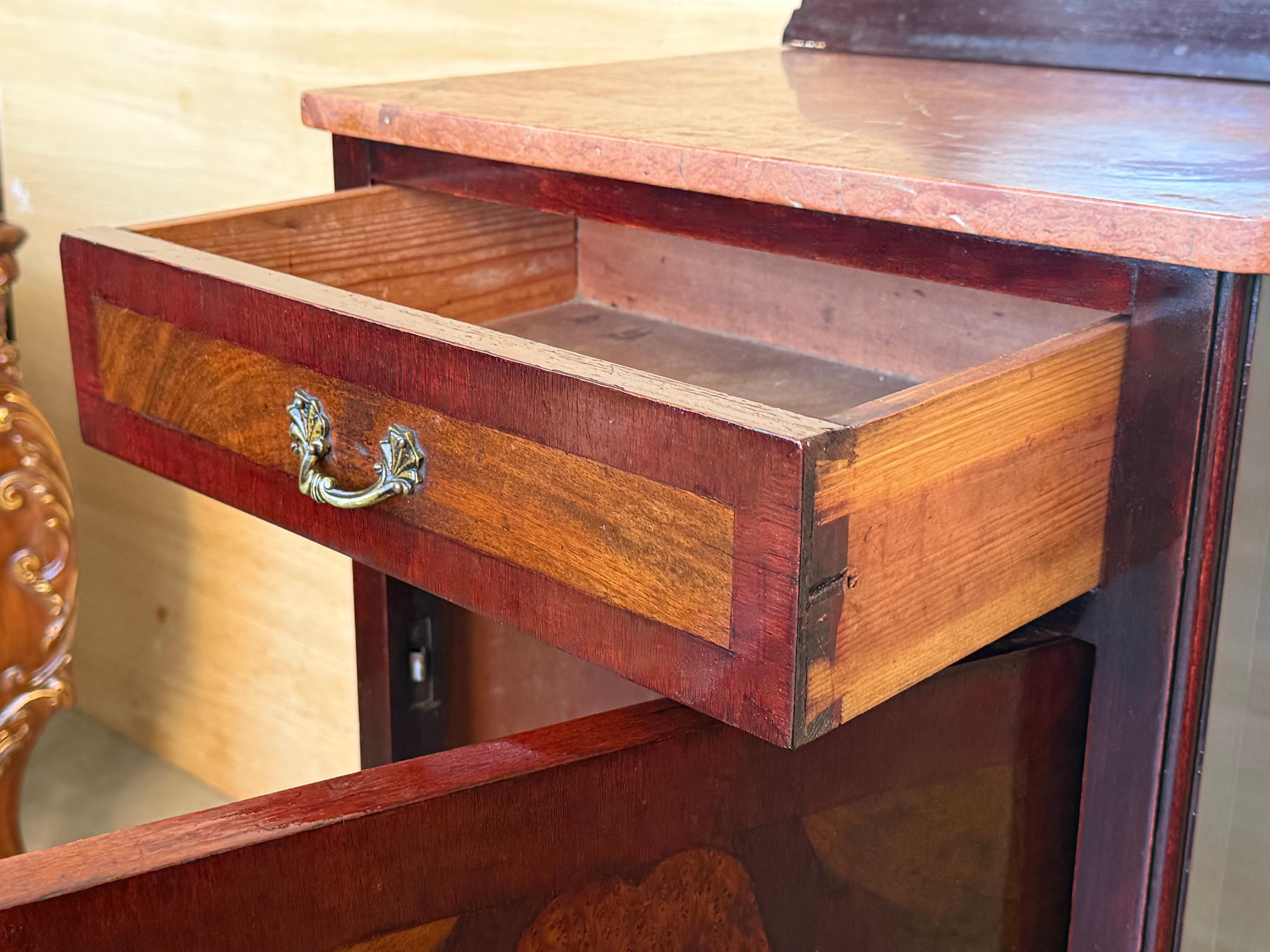 19th Louis XVI Style Pair of Marquetry Nightstands with Bronze & Mirror Crest en vente 2
