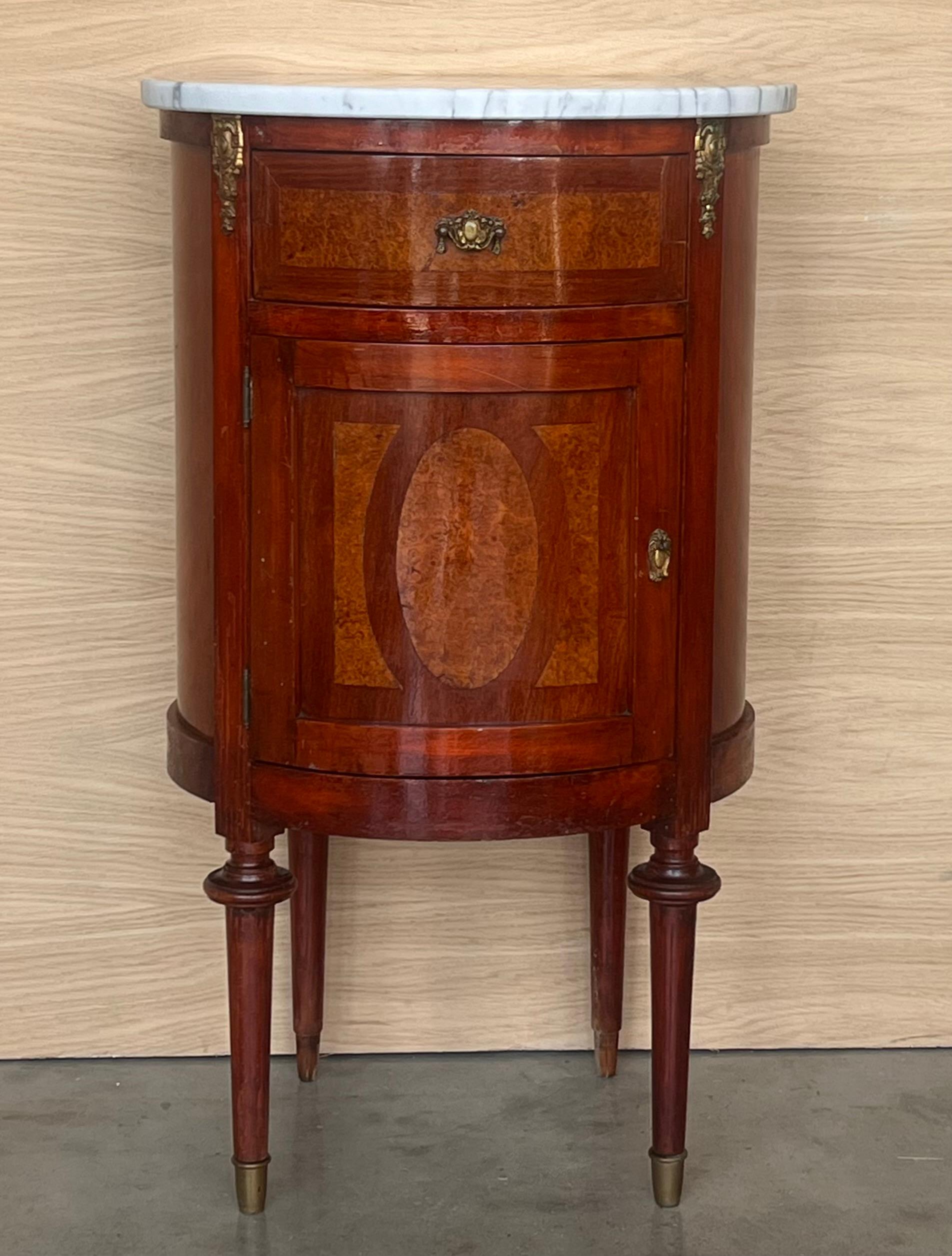 19th Louis XVI Style Pair of Marquetry Nightstands with Marble Top In Good Condition For Sale In Miami, FL