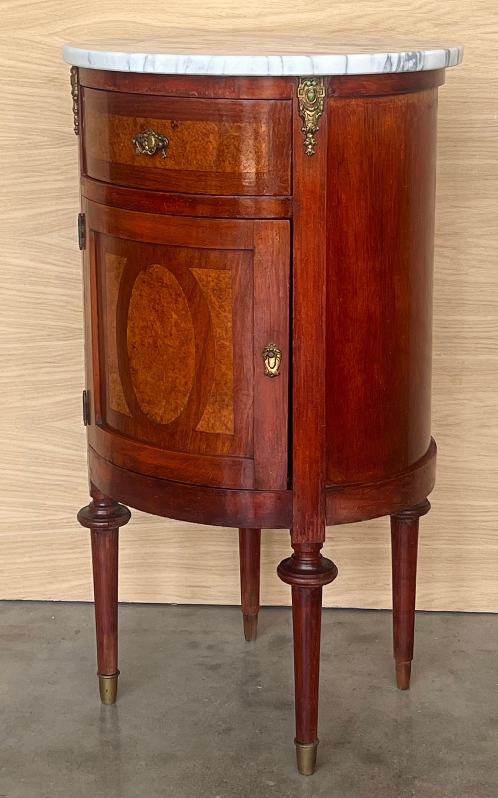 19th Louis XVI Style Pair of Marquetry Nightstands with Marble Top For Sale 1