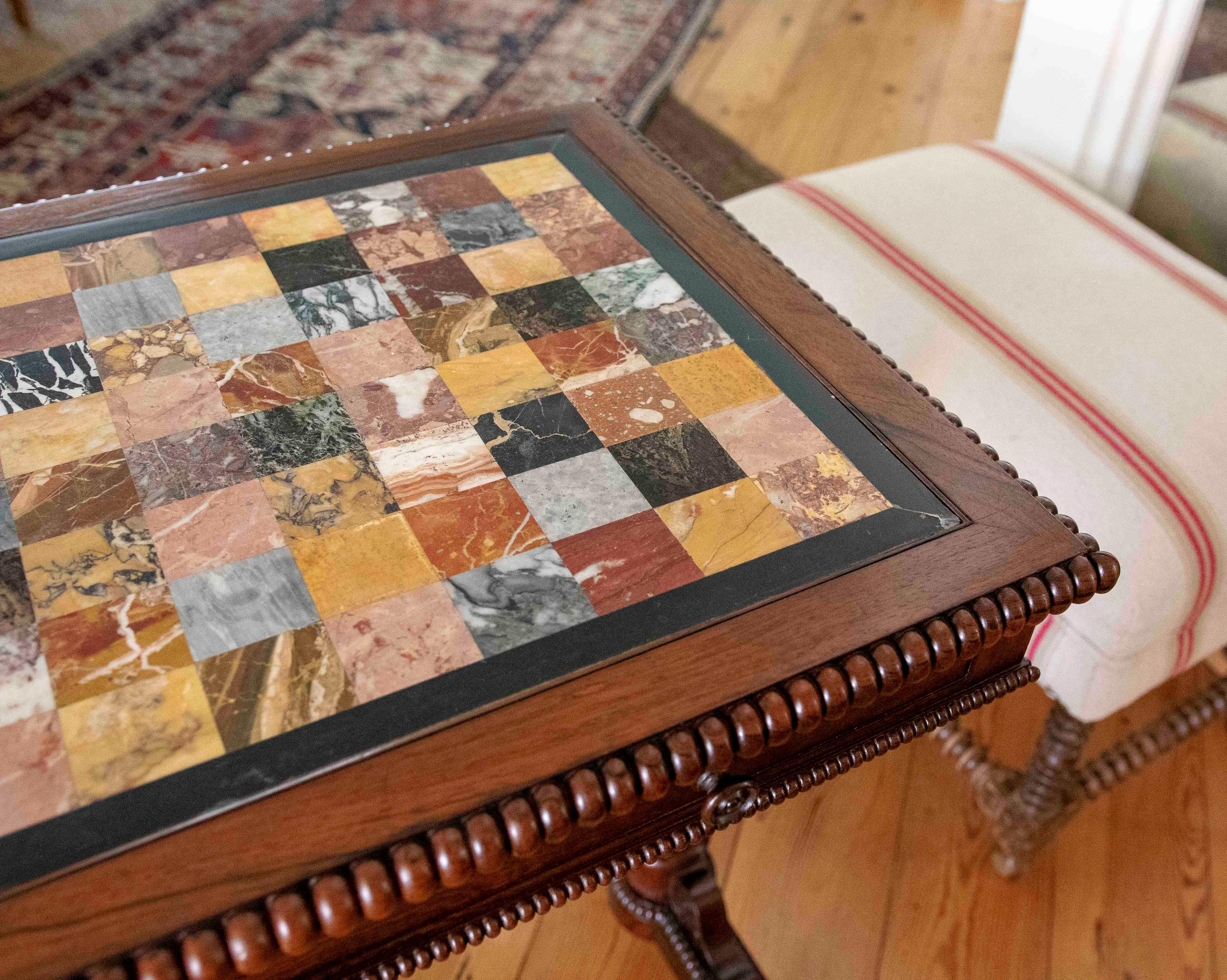 Mesa del siglo XIX de caoba y palo santo con tablero de Pietre Dure en venta 4