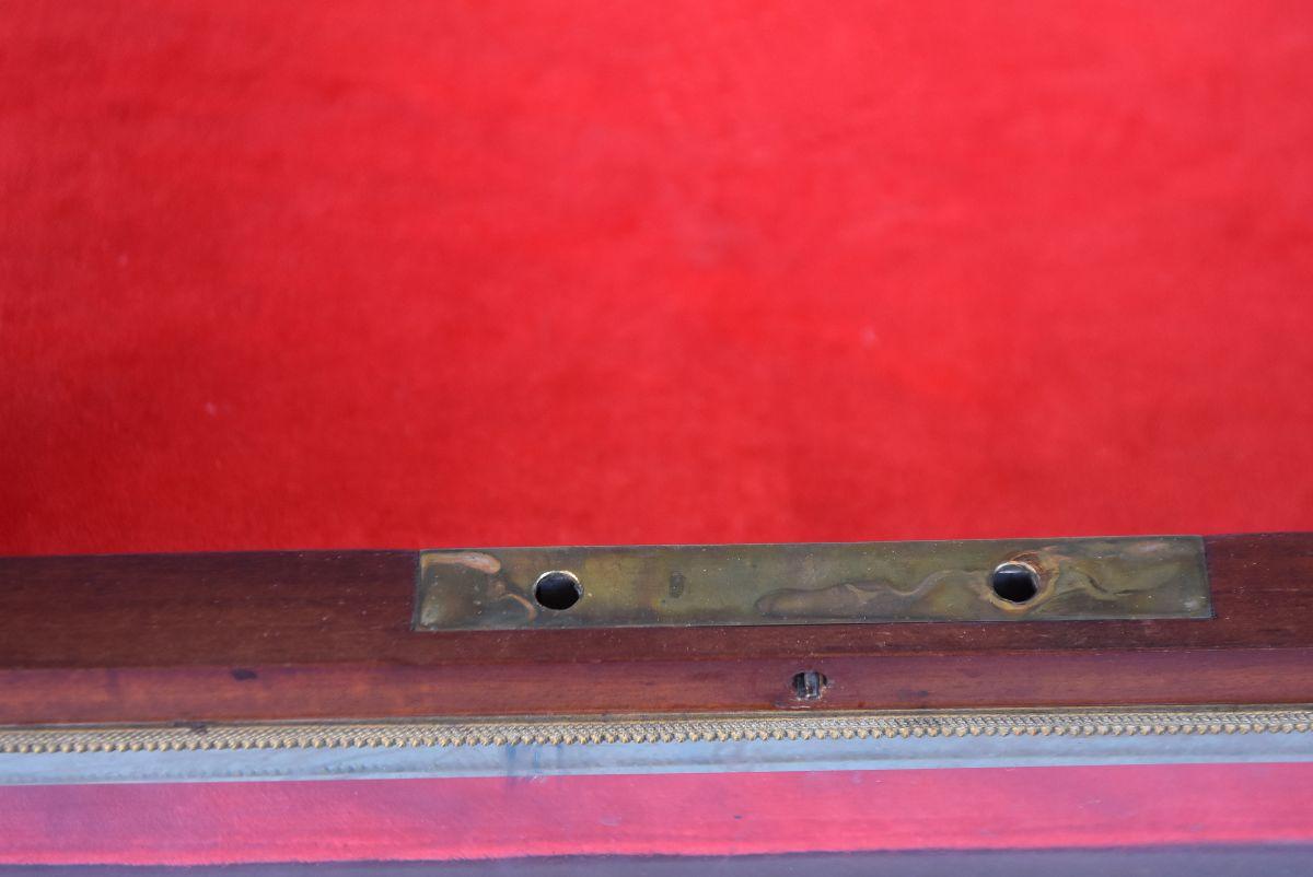 Tavolo vitreo in mogano del XIX secolo in stile Luigi XVI in vendita 10