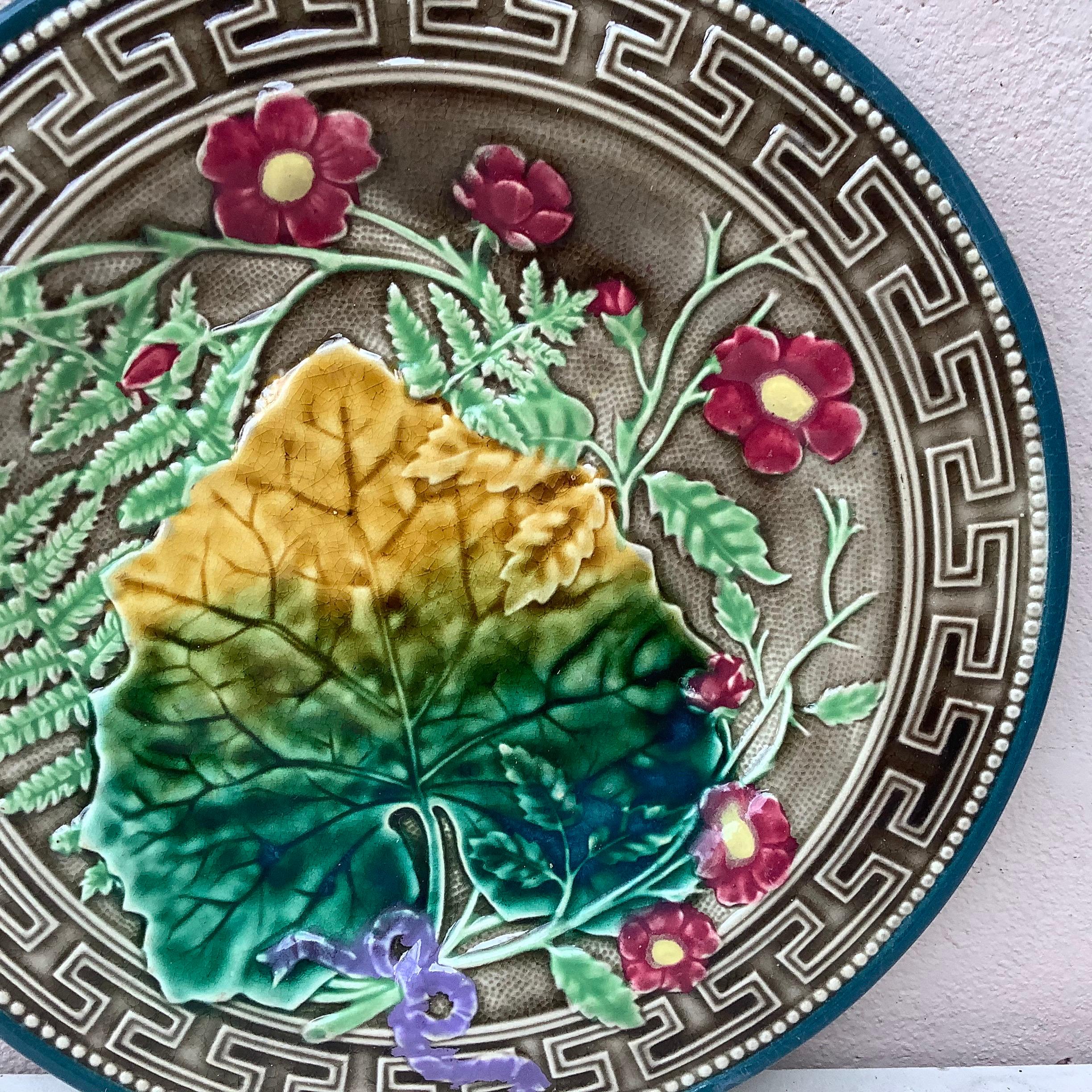 Stunning colors for this Majolica plates signed Choisy le roi, circa 1890.
Decorated with leaves, ferns, pink flowers and Greek border.