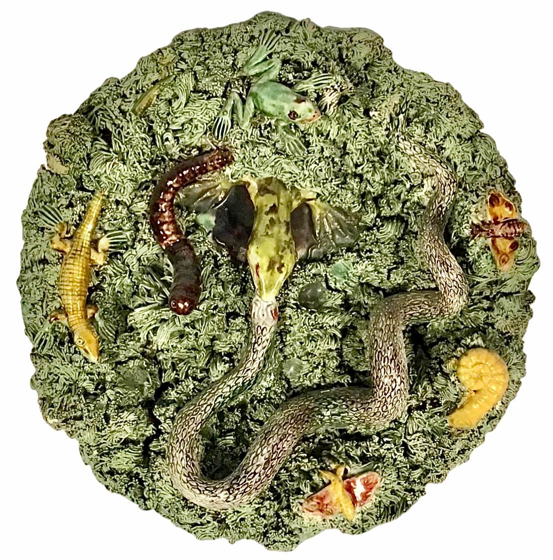 Assiette murale en majolique du 19ème siècle en forme de serpent de Palissy et de lézard de Jose Alves Cunha en vente 1