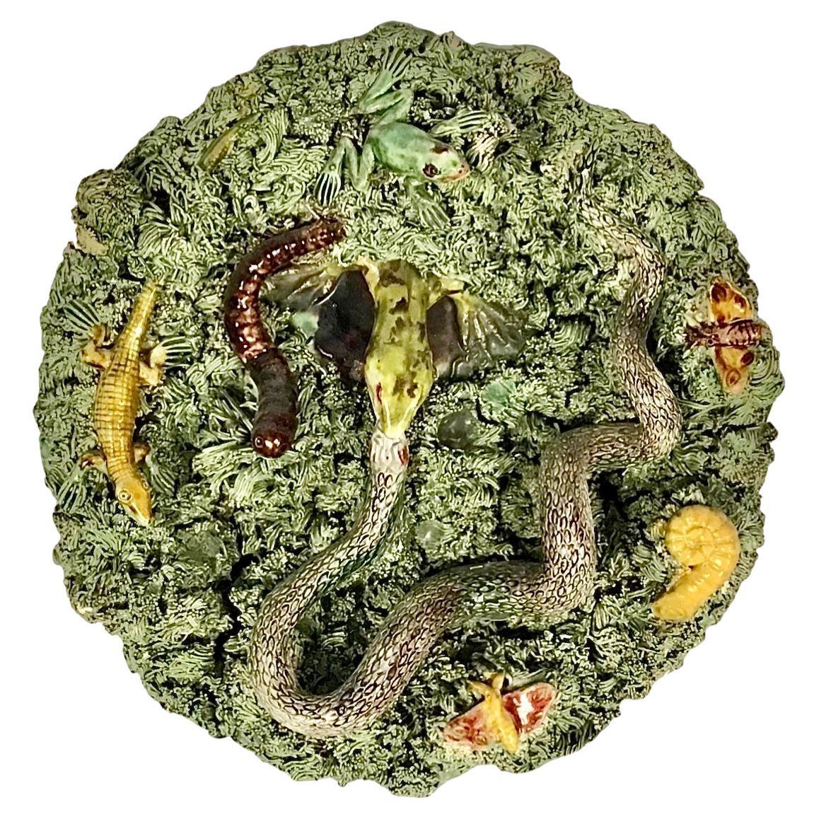 Assiette murale en majolique du 19ème siècle en forme de serpent de Palissy et de lézard de Jose Alves Cunha en vente