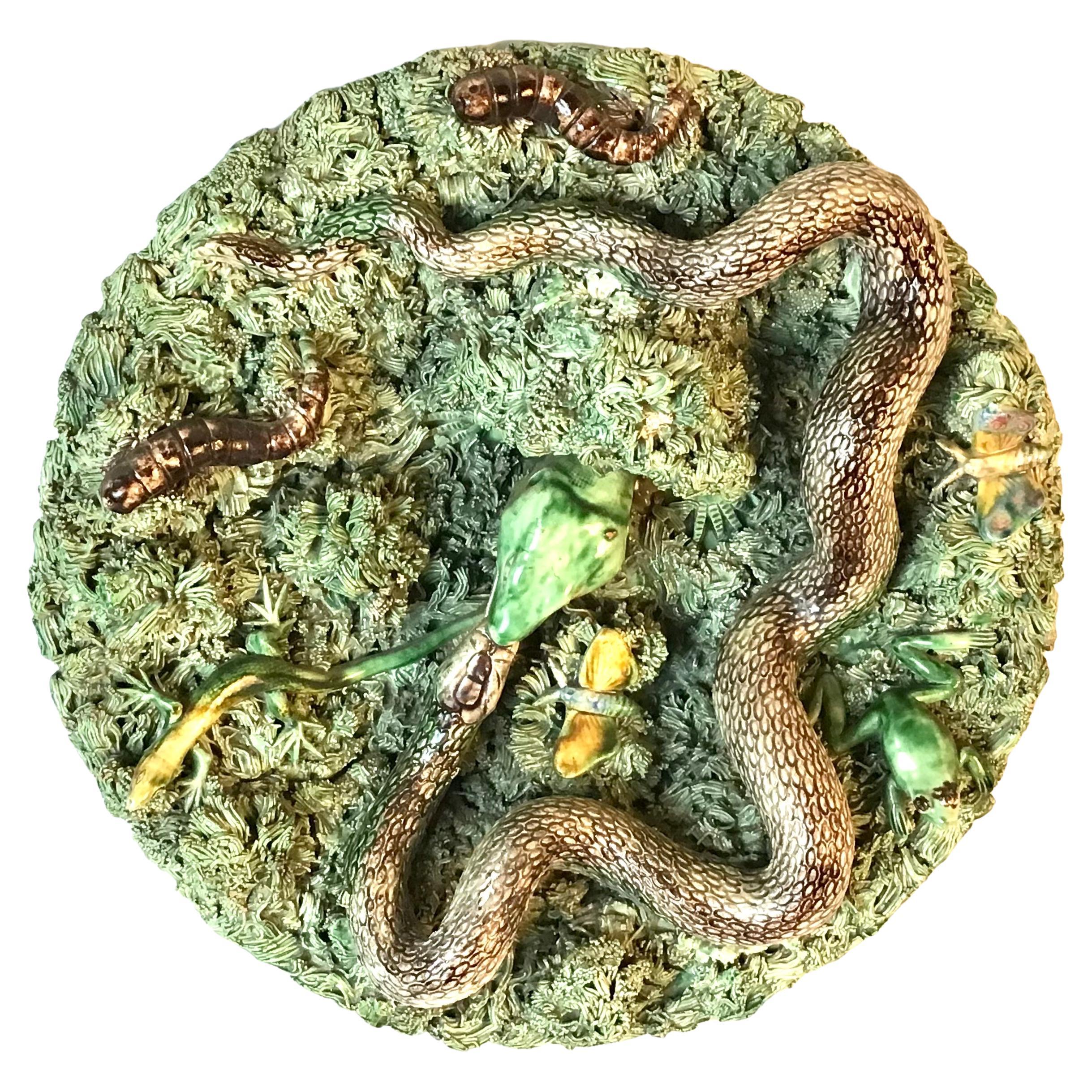 Assiette murale en majolique du 19ème siècle en forme de serpent de Palissy et de lézard de Jose Alves Cunha en vente