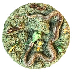 Assiette murale en majolique du 19ème siècle en forme de serpent de Palissy et de lézard de Jose Alves Cunha