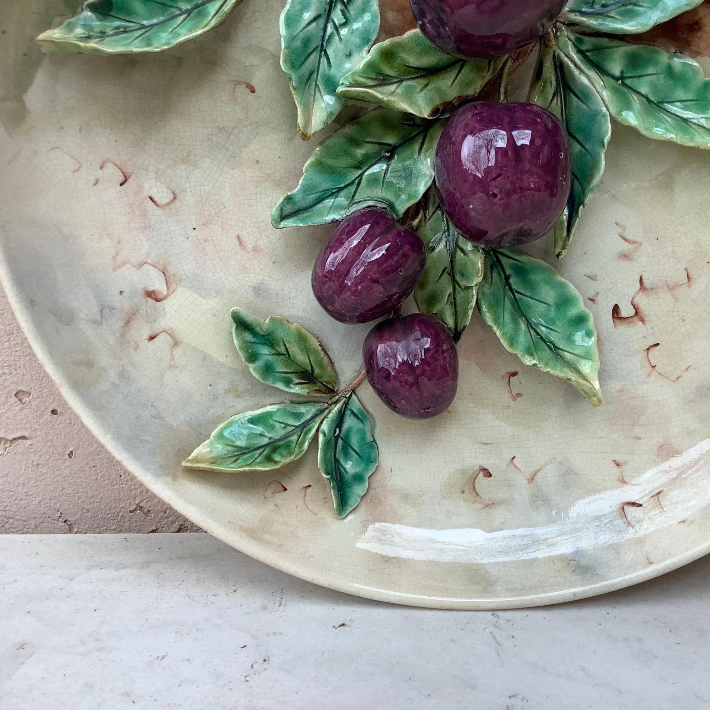 19th century French Majolica plums platter in high relief, Fives Lille unsigned.
At the end of 19th century, Longchamp and Fives Lille produced fruits platters of all kind more rarely vegetables in a range of four sizes.