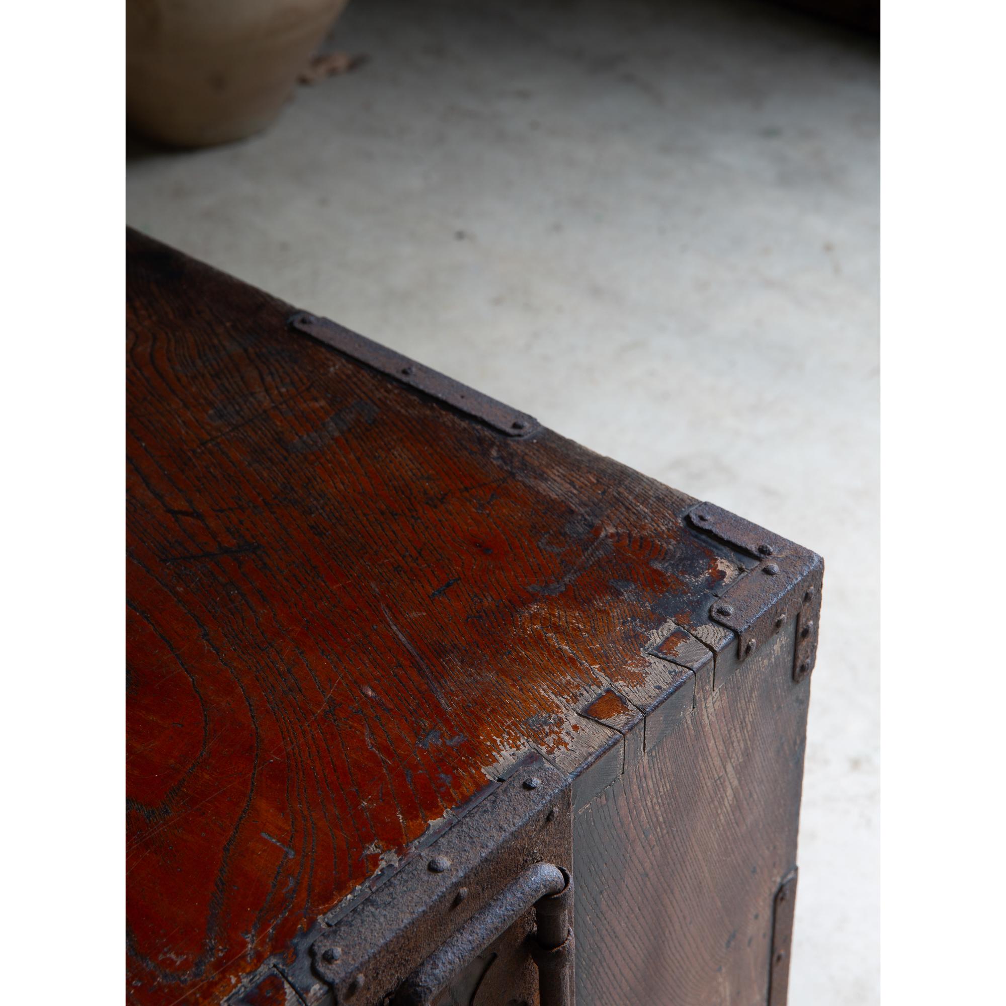 Cassettiera antica giapponese di epoca Meiji del 19° secolo keyaki tansu wabi sabi urushi 4