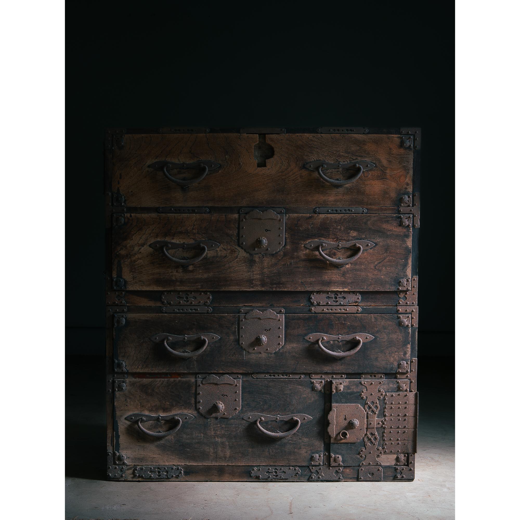 Giapponese Cassettiera antica giapponese di epoca Meiji del 19° secolo keyaki tansu wabi sabi urushi