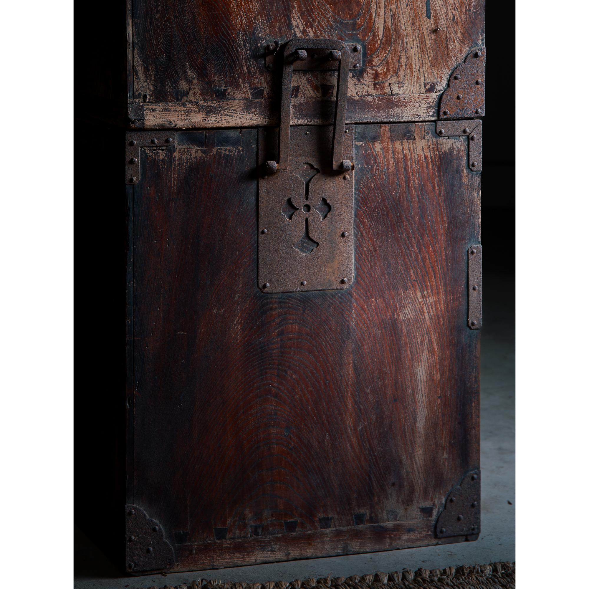 Cassettiera antica giapponese di epoca Meiji del 19° secolo keyaki tansu wabi sabi urushi 2