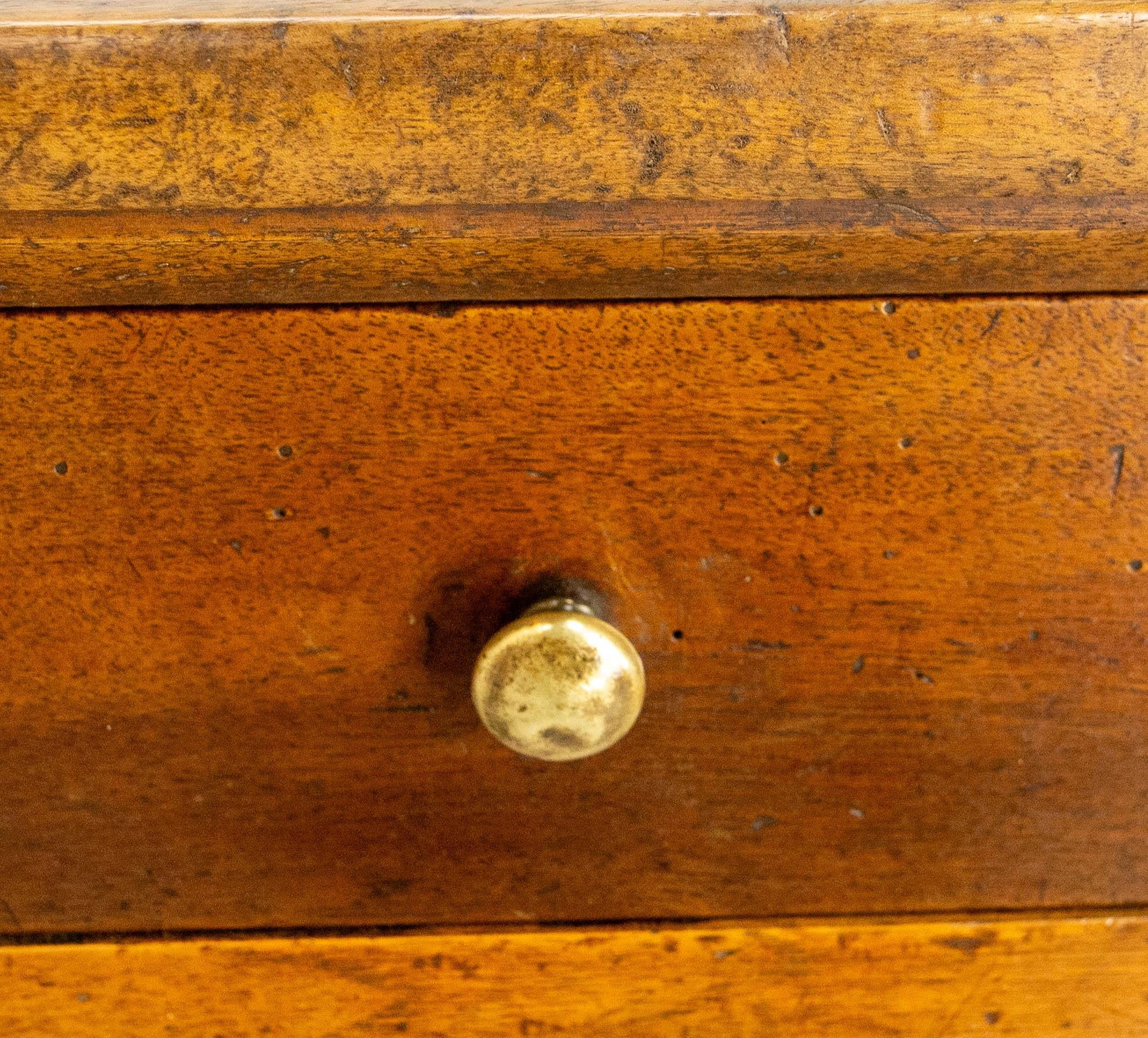 Scrivania o bancone da negozio in noce francese della metà del XIX secolo Meuble De Metier con cassetto per la cassa 6
