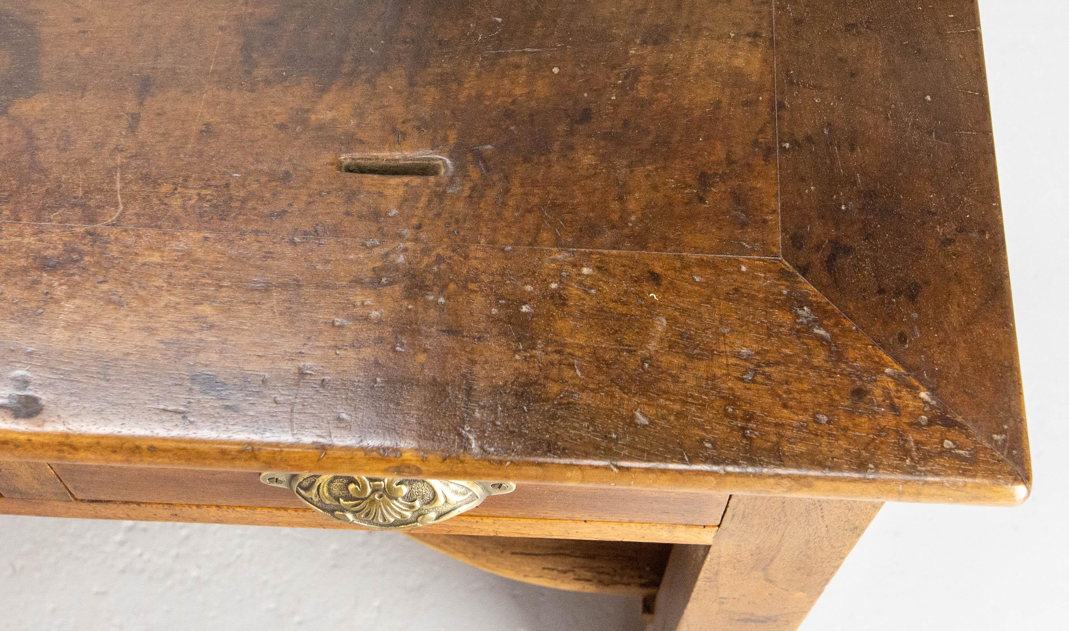 Scrivania o bancone da negozio in noce francese della metà del XIX secolo Meuble De Metier con cassetto per la cassa 2