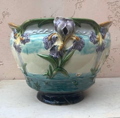 jardinière en majolique monumentale du XIXe siècle avec Iris Luneville