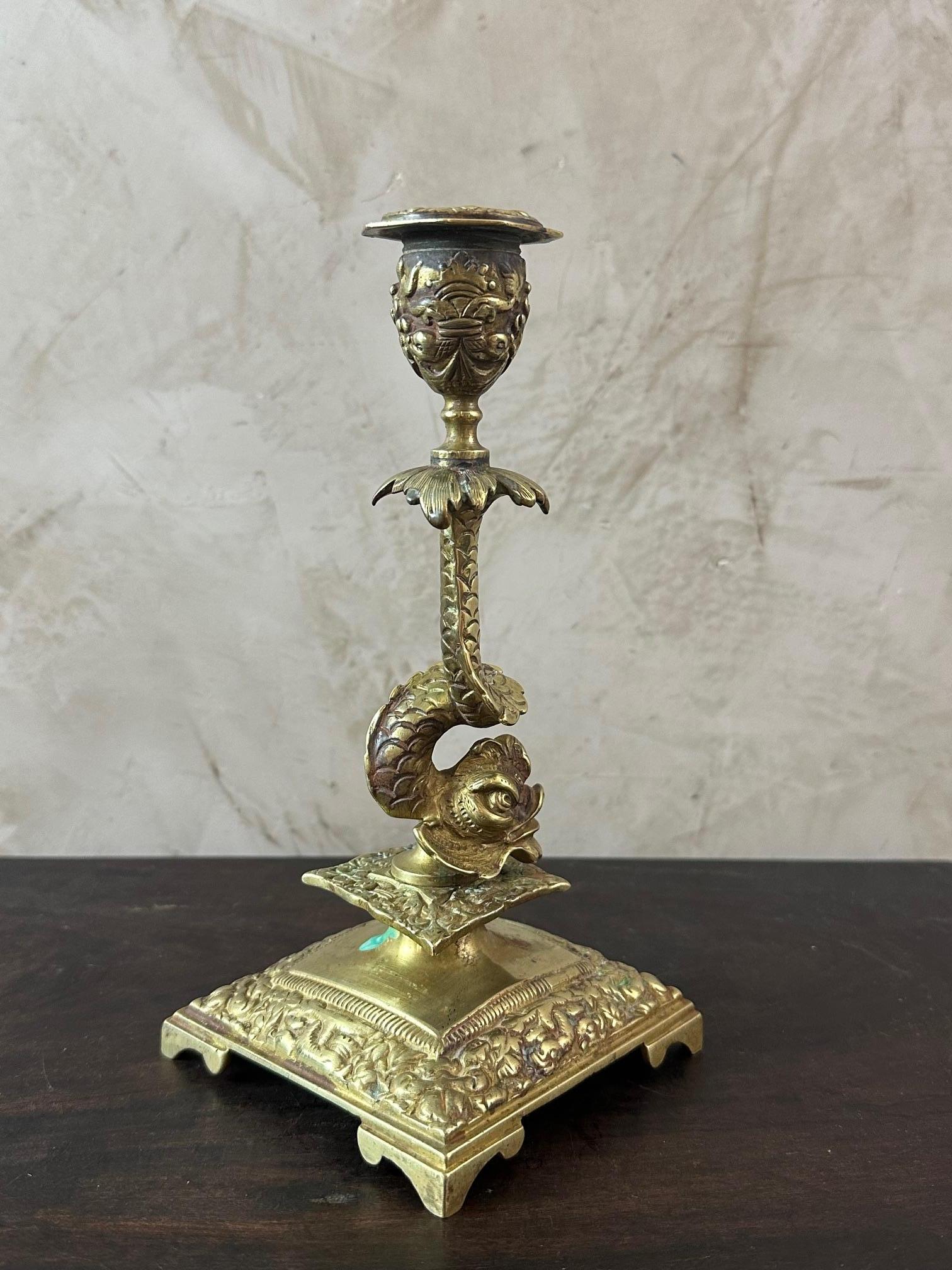 Fine XIX secolo Candeliere in bronzo Napoleone III del XIX secolo con delfino in vendita