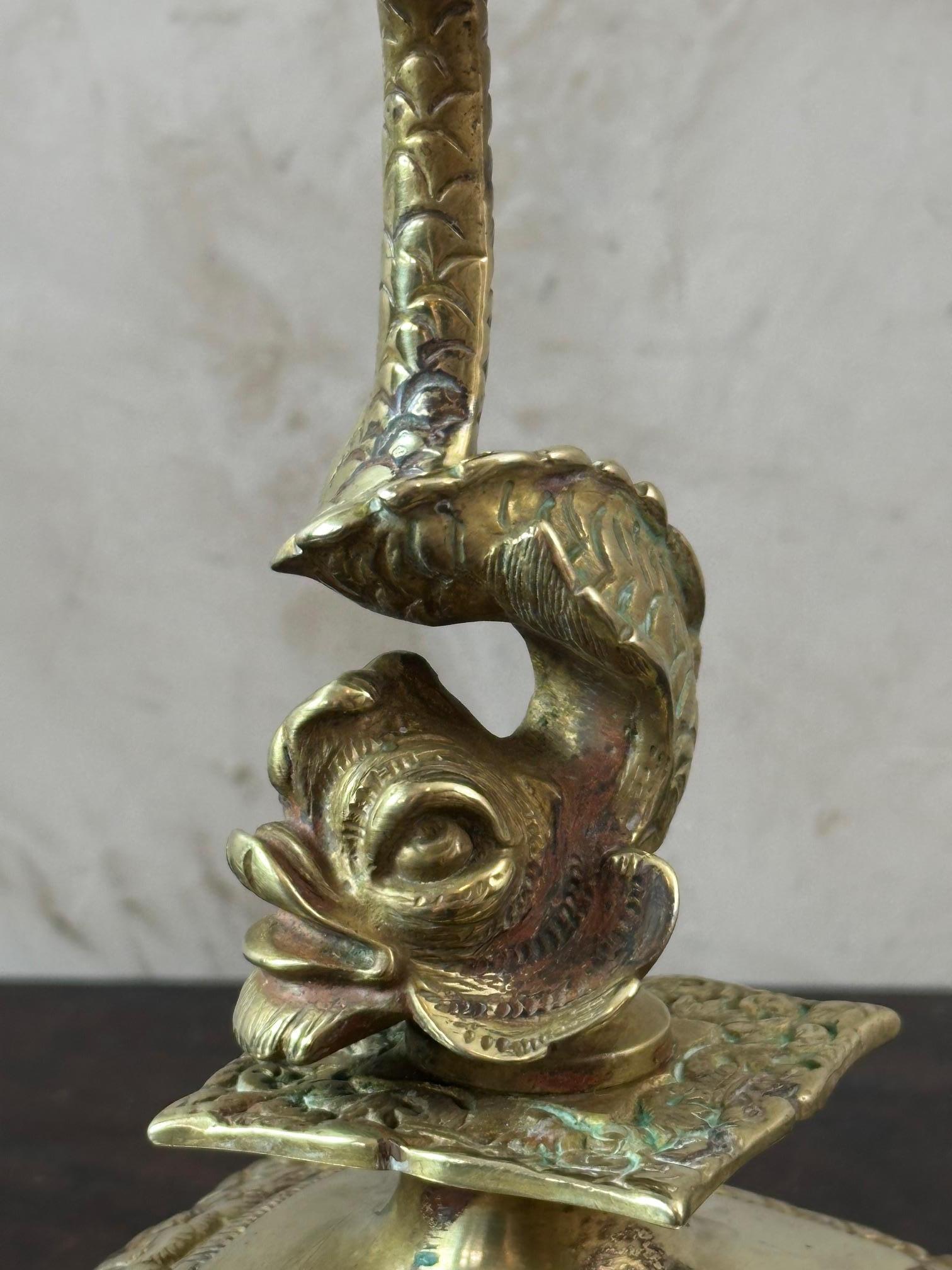 Candeliere in bronzo Napoleone III del XIX secolo con delfino in vendita 3