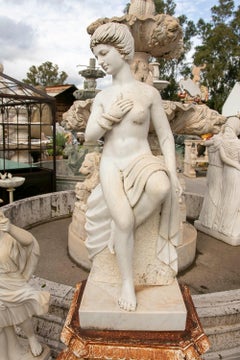 Sculpture en marbre de style néoclassique du 19e siècle représentant une figure féminine